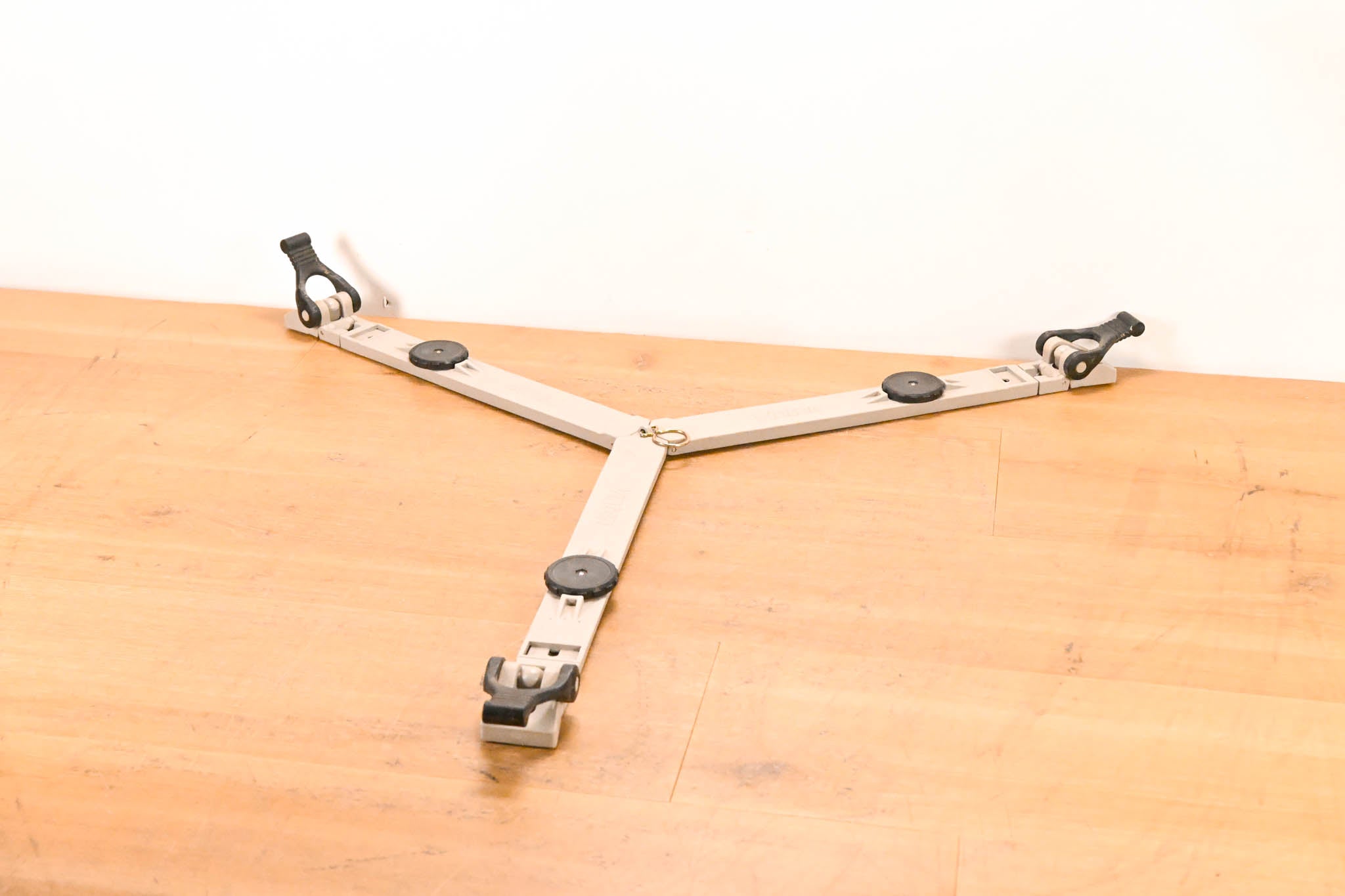 Vinten 3363-3 Lightweight Floor Tripod Spreader
