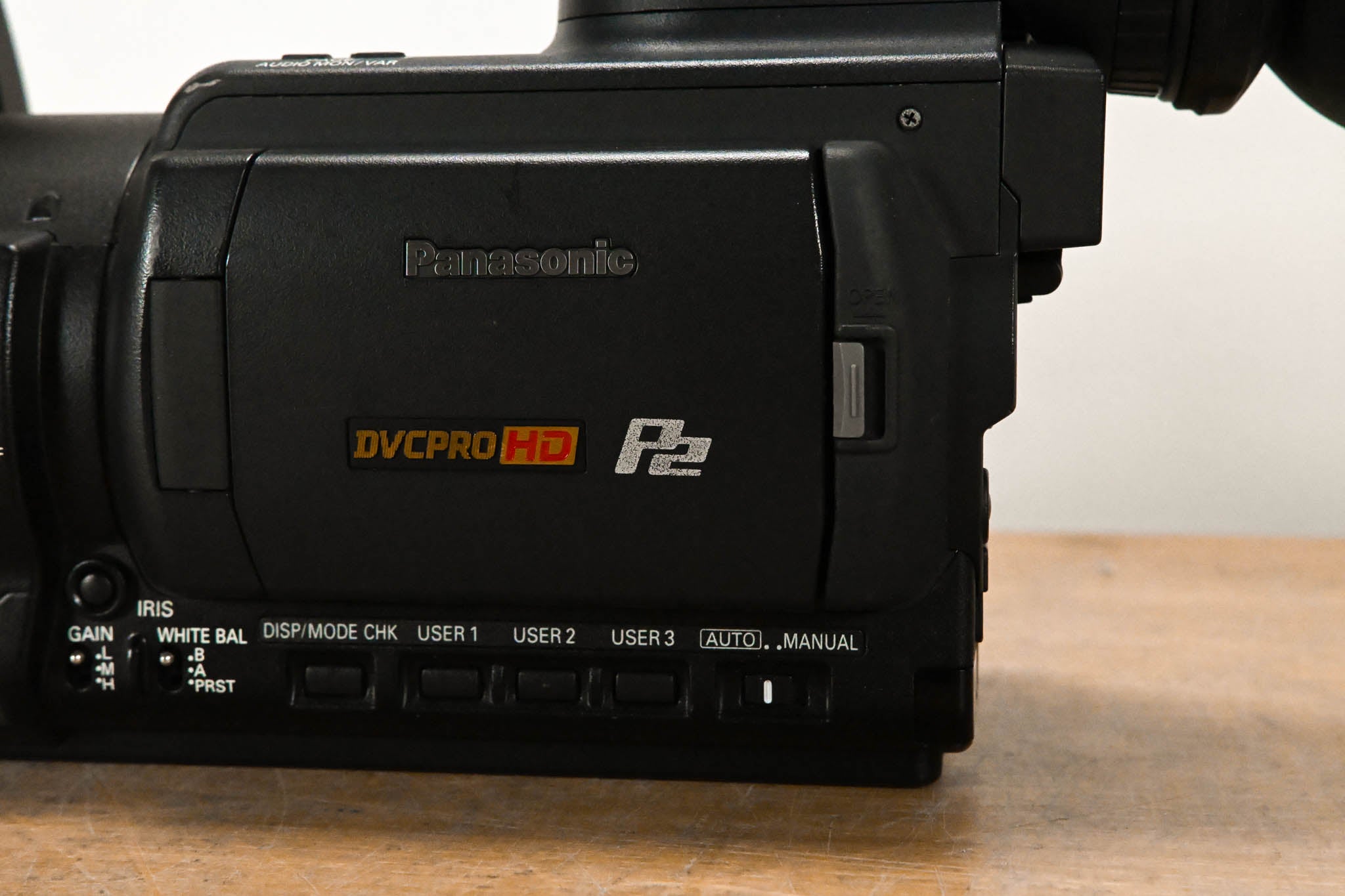 Panasonic AG-HVX200P 3-CCD P2/DVCPRO HD Format Camcorder
