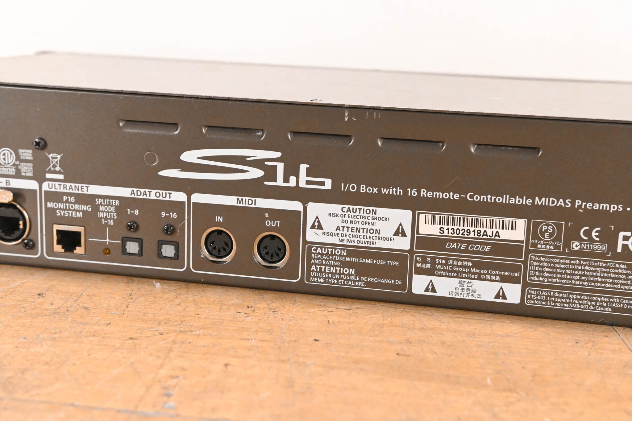 Behringer S16 16 x 8 Digital Stage Box