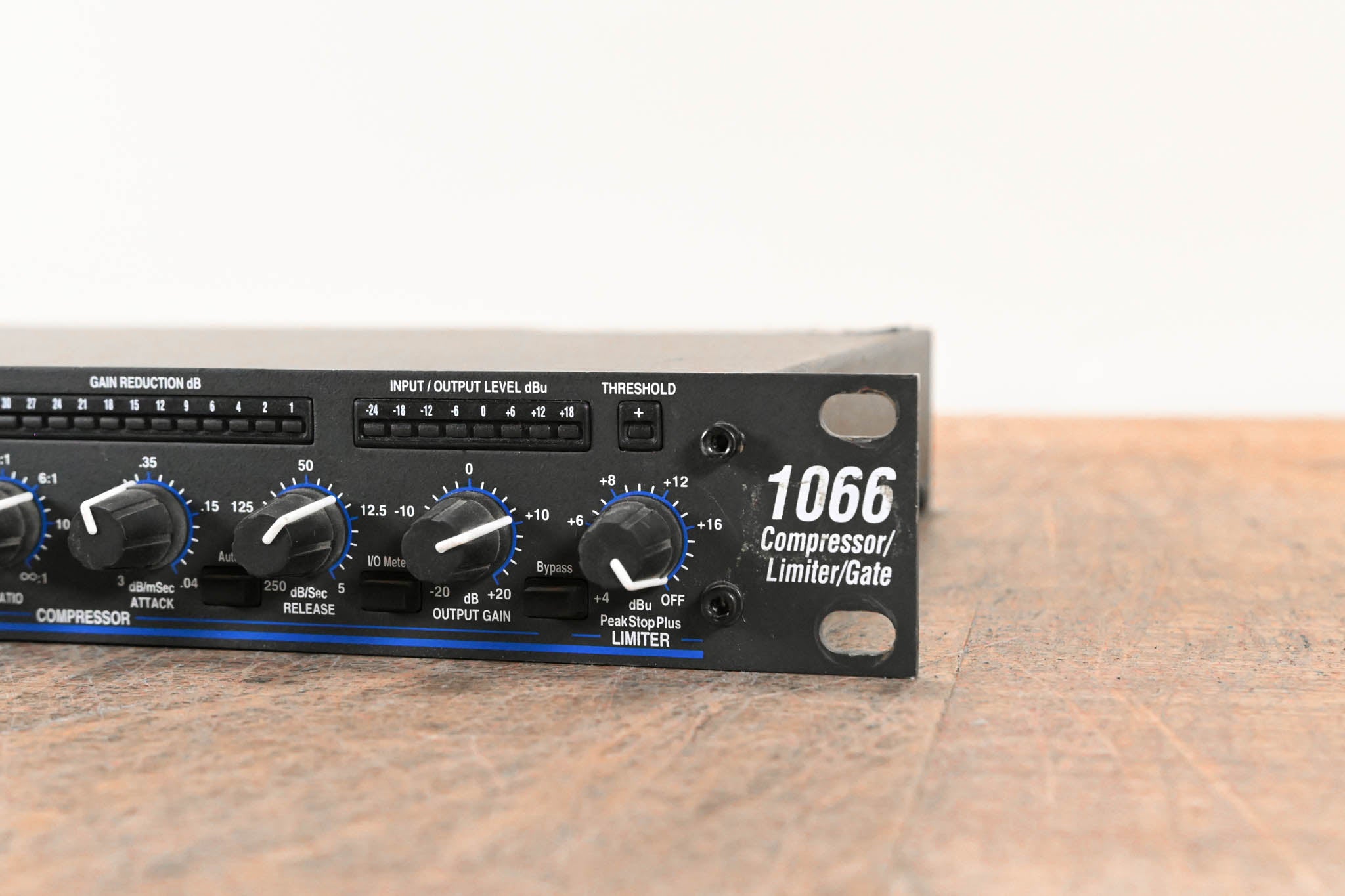 dbx 1066 2-Channel Compressor/Limiter/Gate