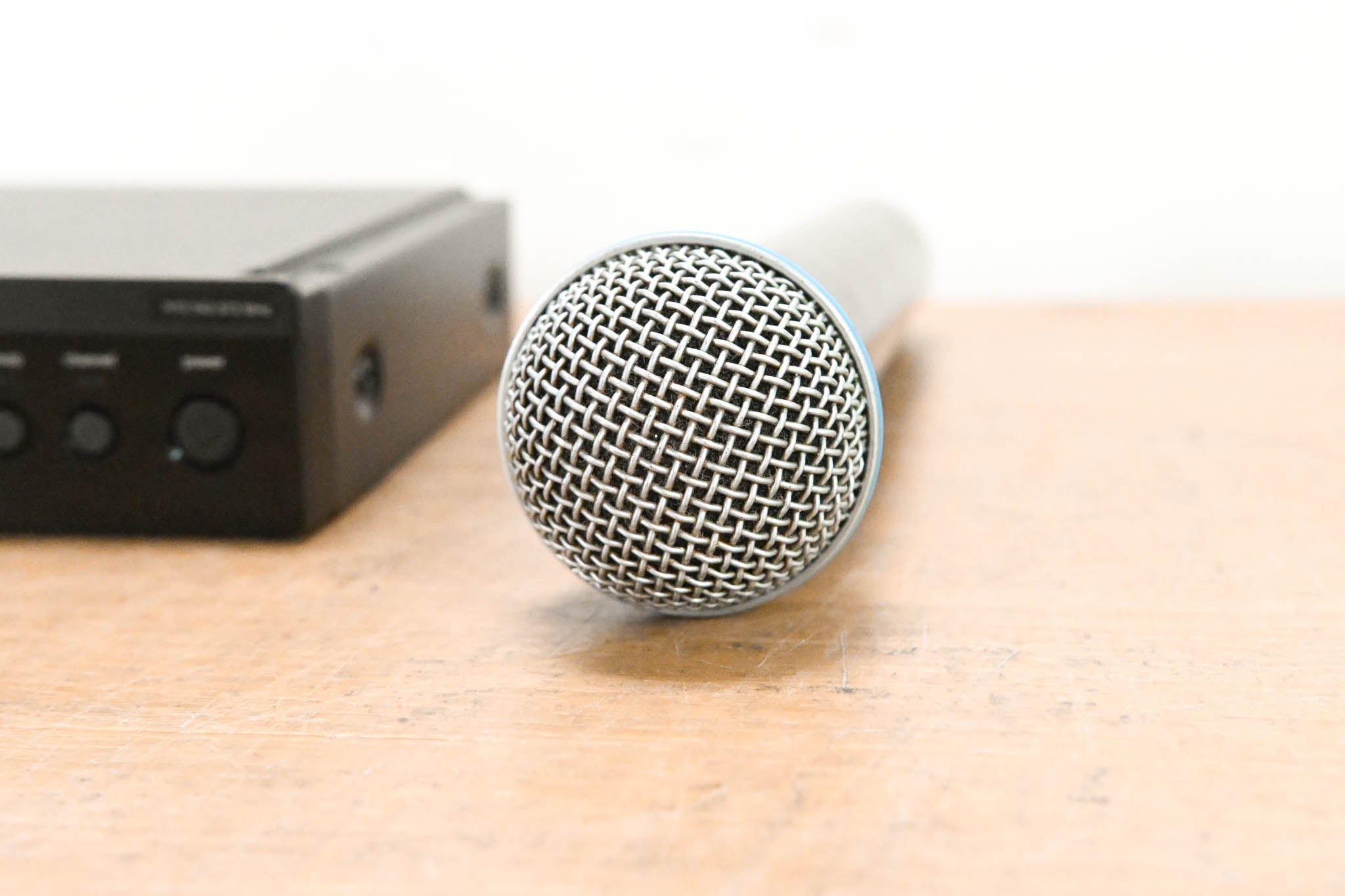 Shure BLX24R/B58 Handheld Wireless System - H10 Band (NO POWER SUPPLY)