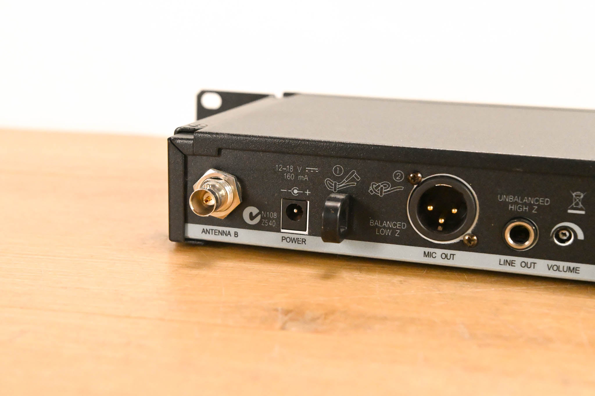Shure SLX14 Bodypack Wireless System - J3 Band (NO POWER SUPPLY)