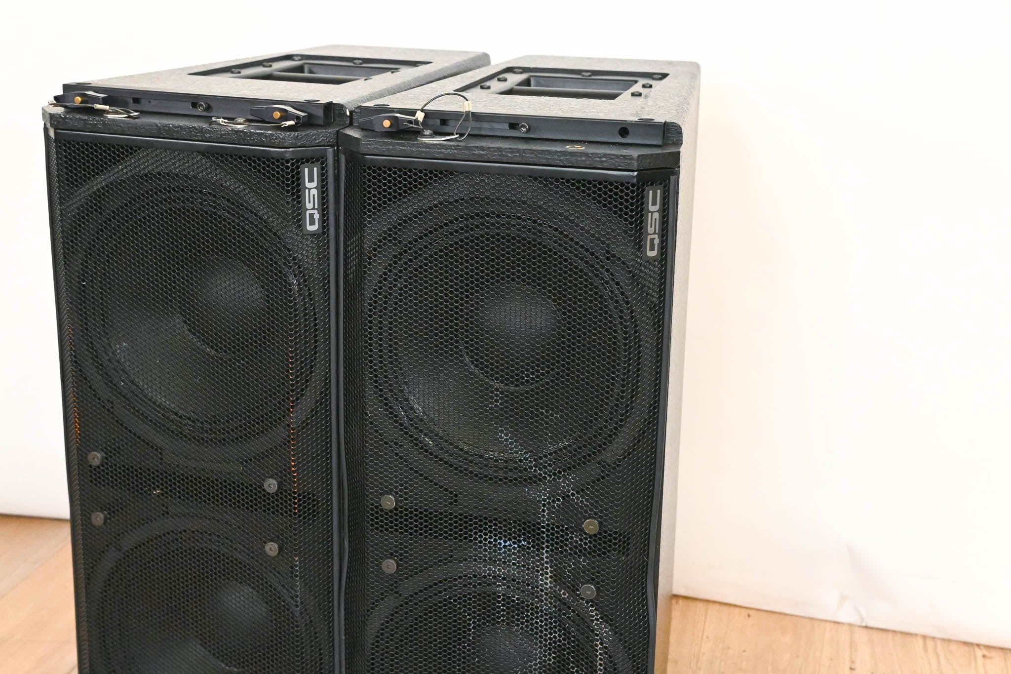 QSC WideLine-10 Dual 10-Inch Wide Line Array Speaker (PAIR)