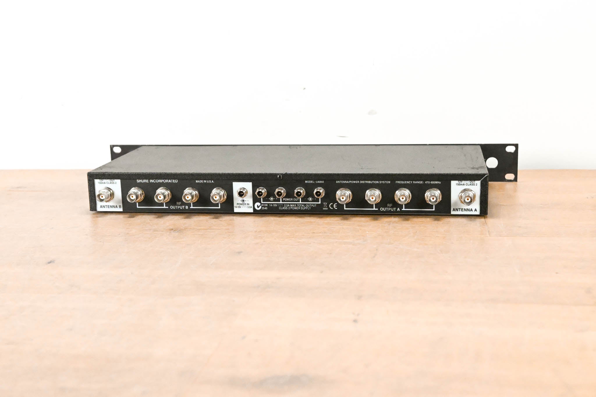 Shure UA844 Antenna Distribution System - 470-900 MHz (NO POWER SUPPLY)