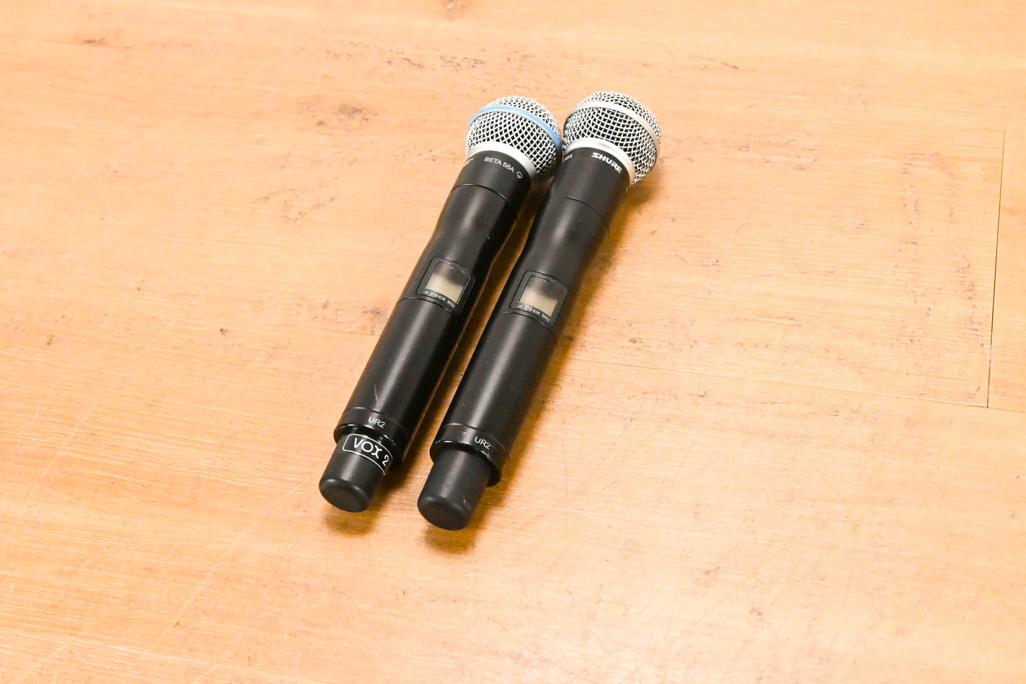 Shure UR4D+ Dual Wireless Receiver with UR2/BETA58A Mic Pair - J5 Band
