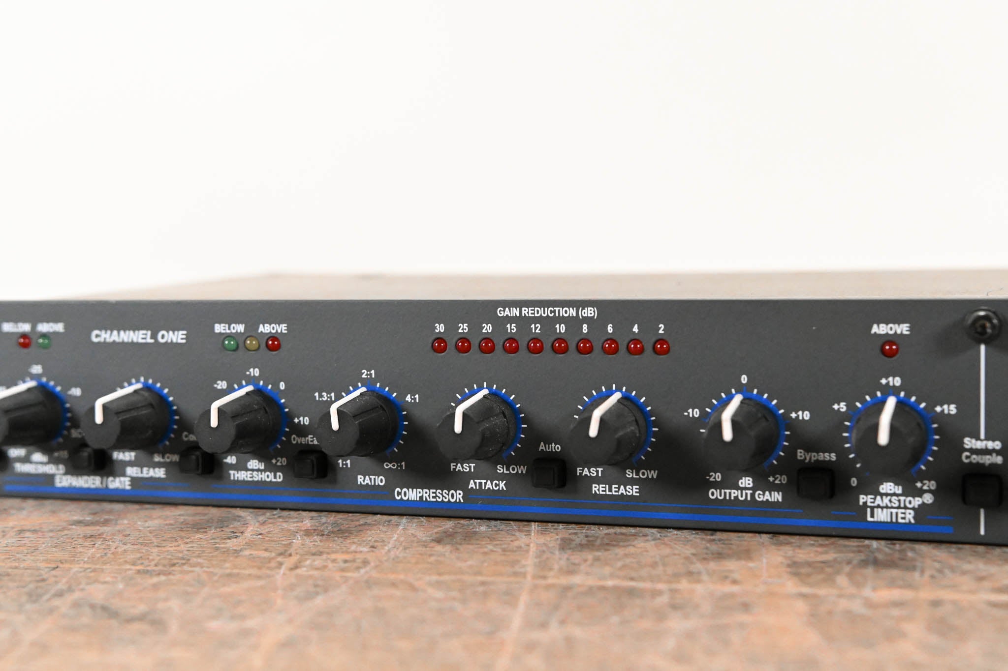 dbx 166XL 2-Channel Compressor/Limiter/Gate