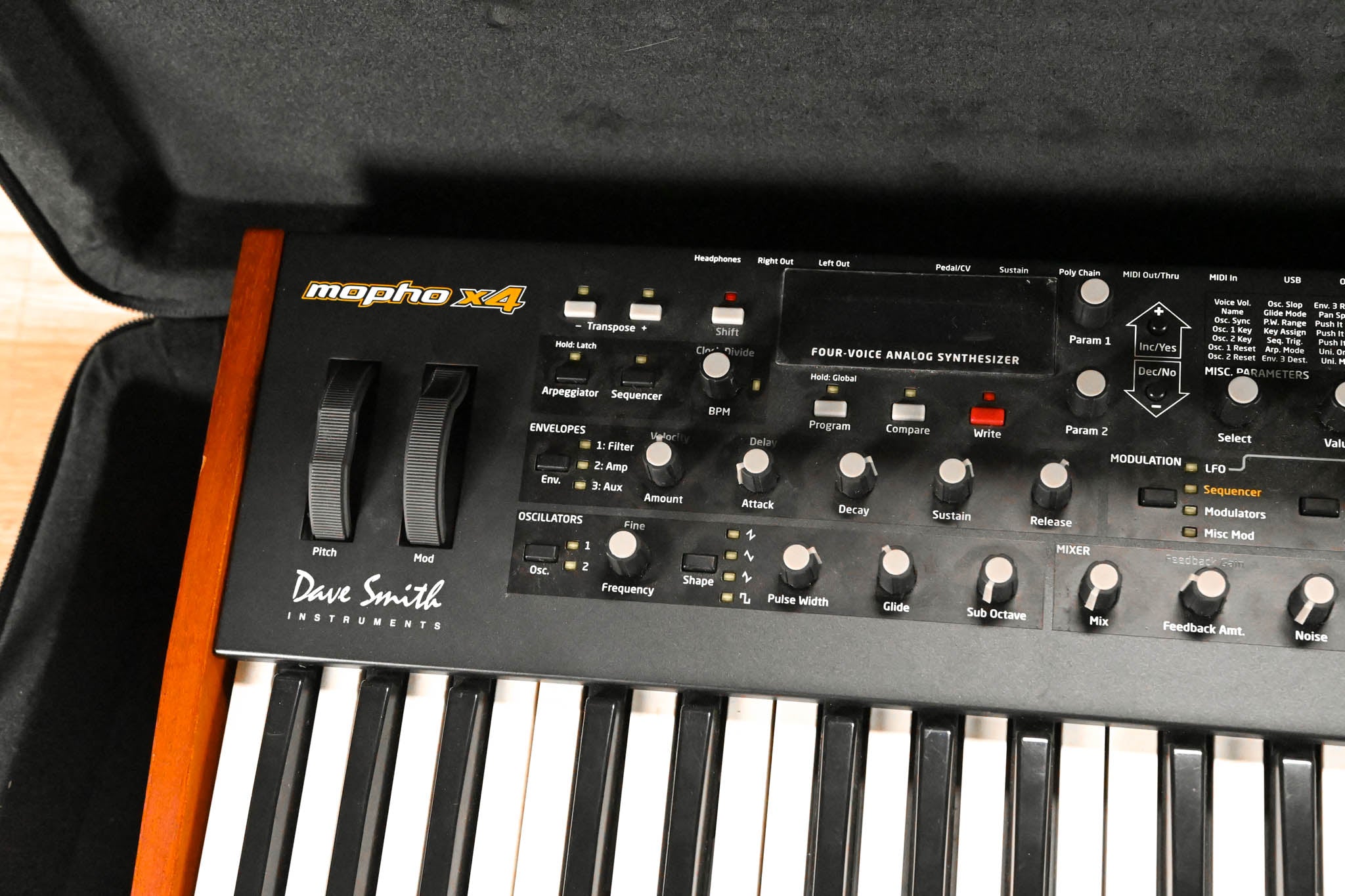 Dave Smith Instruments Mopho X4 44-Key Polyphonic Synthesizer