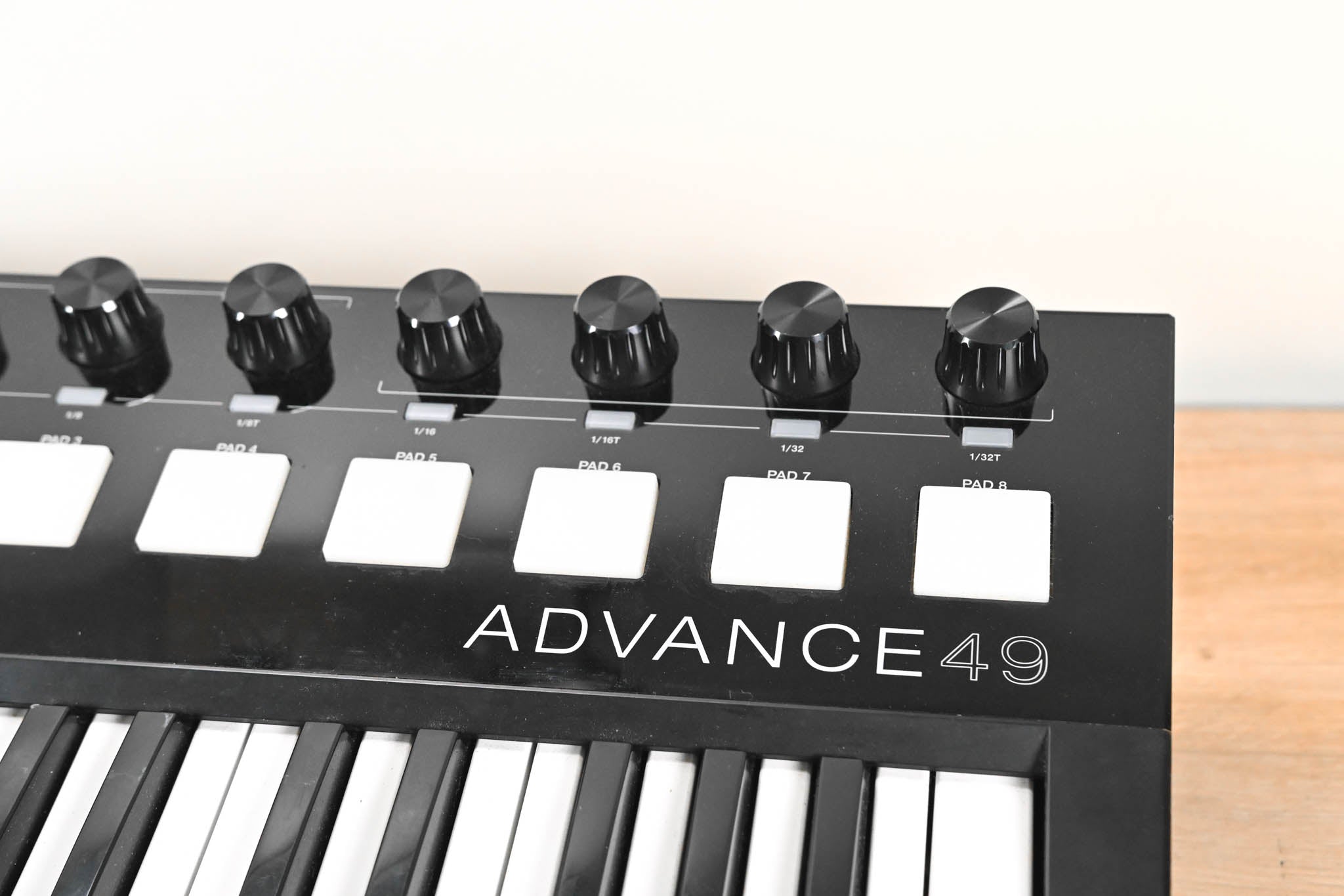AKAI Advance 49 MIDI Keyboard Controller (NO POWER SUPPLY)