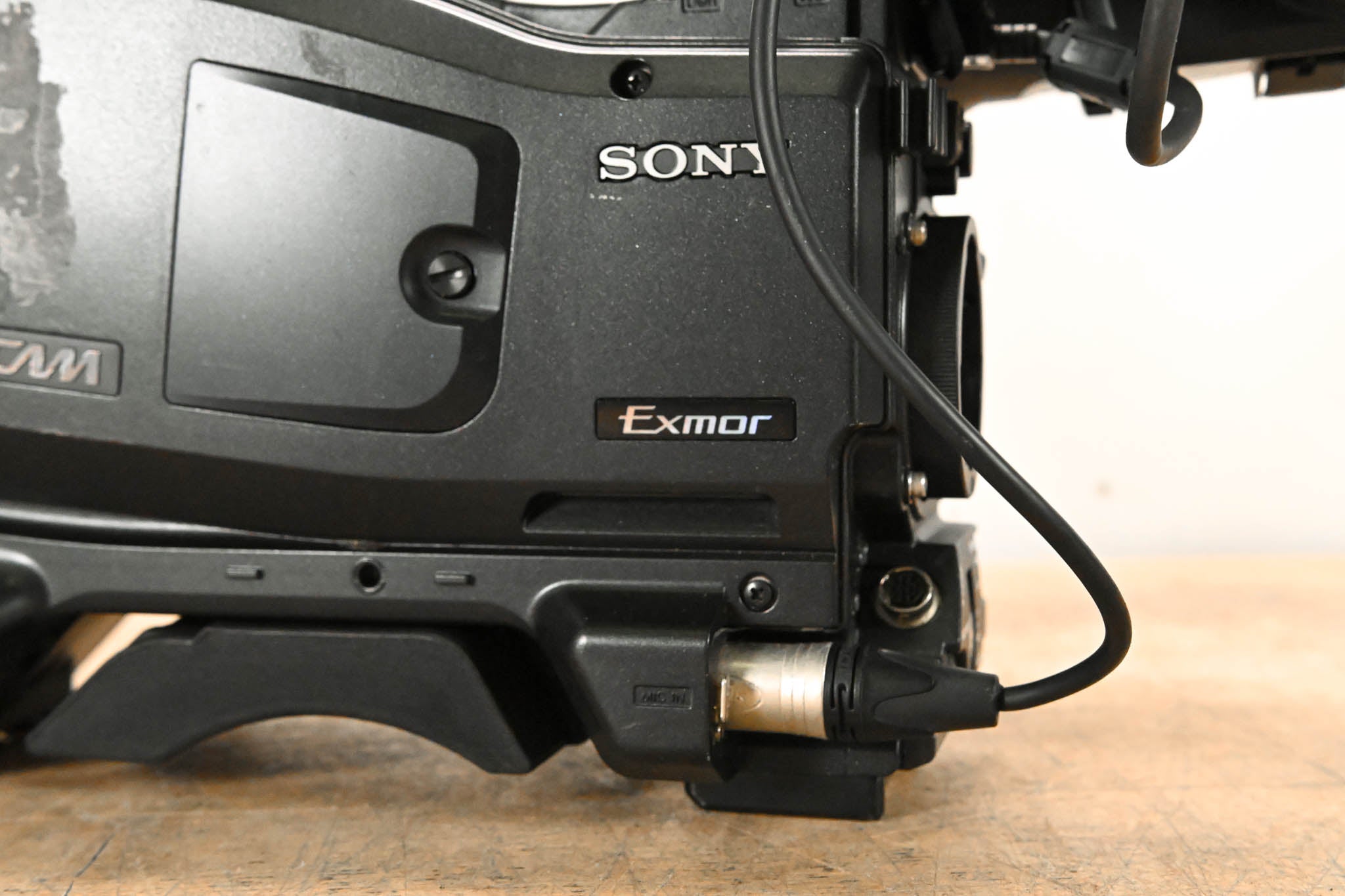 Sony PMW-400 XDCAM HD422 2/3" Camcorder w/ CBK-VF01 Viewfinder + Mic