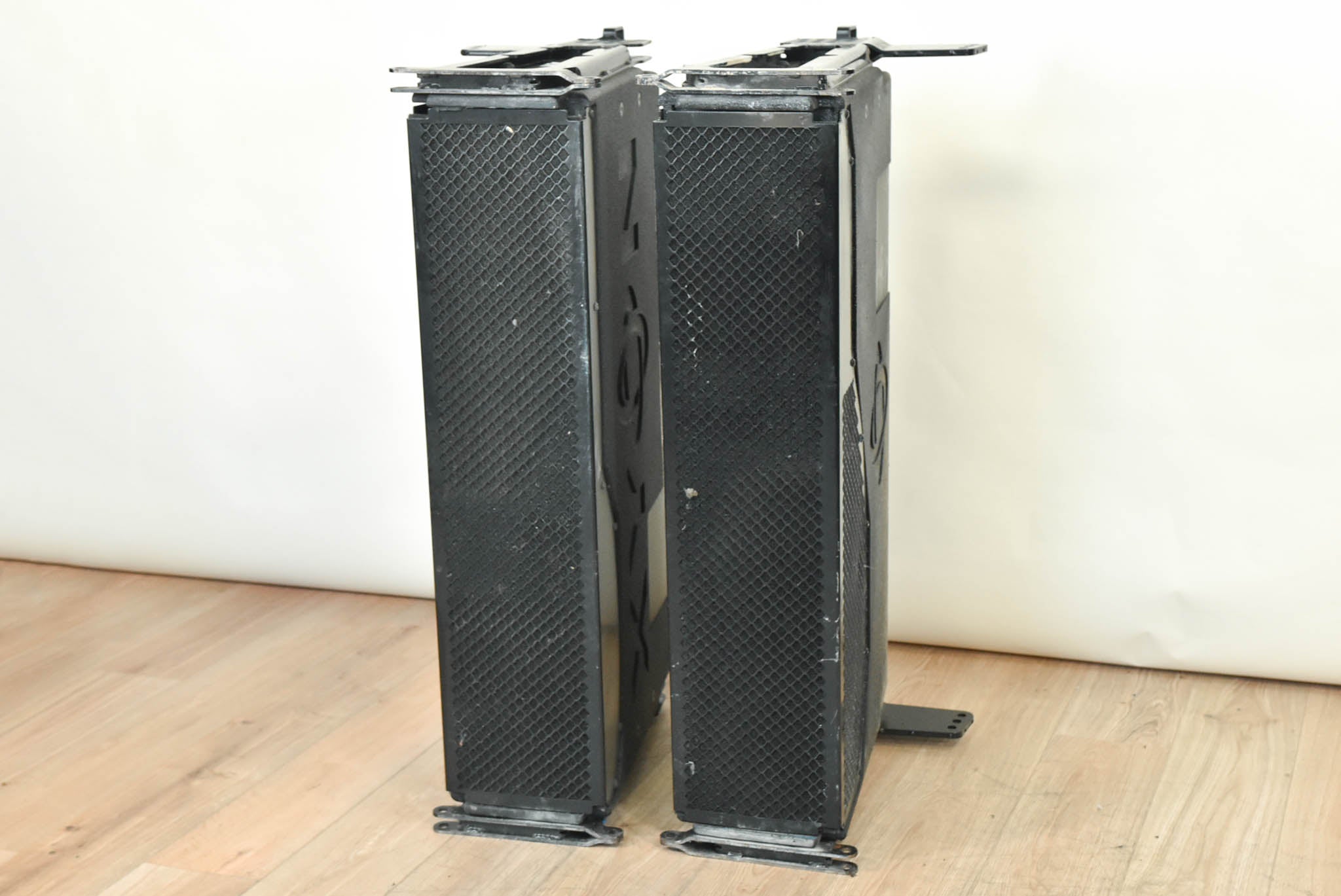 Soundbridge Xyon 7208XY Compact Line-Array Speaker (PAIR)