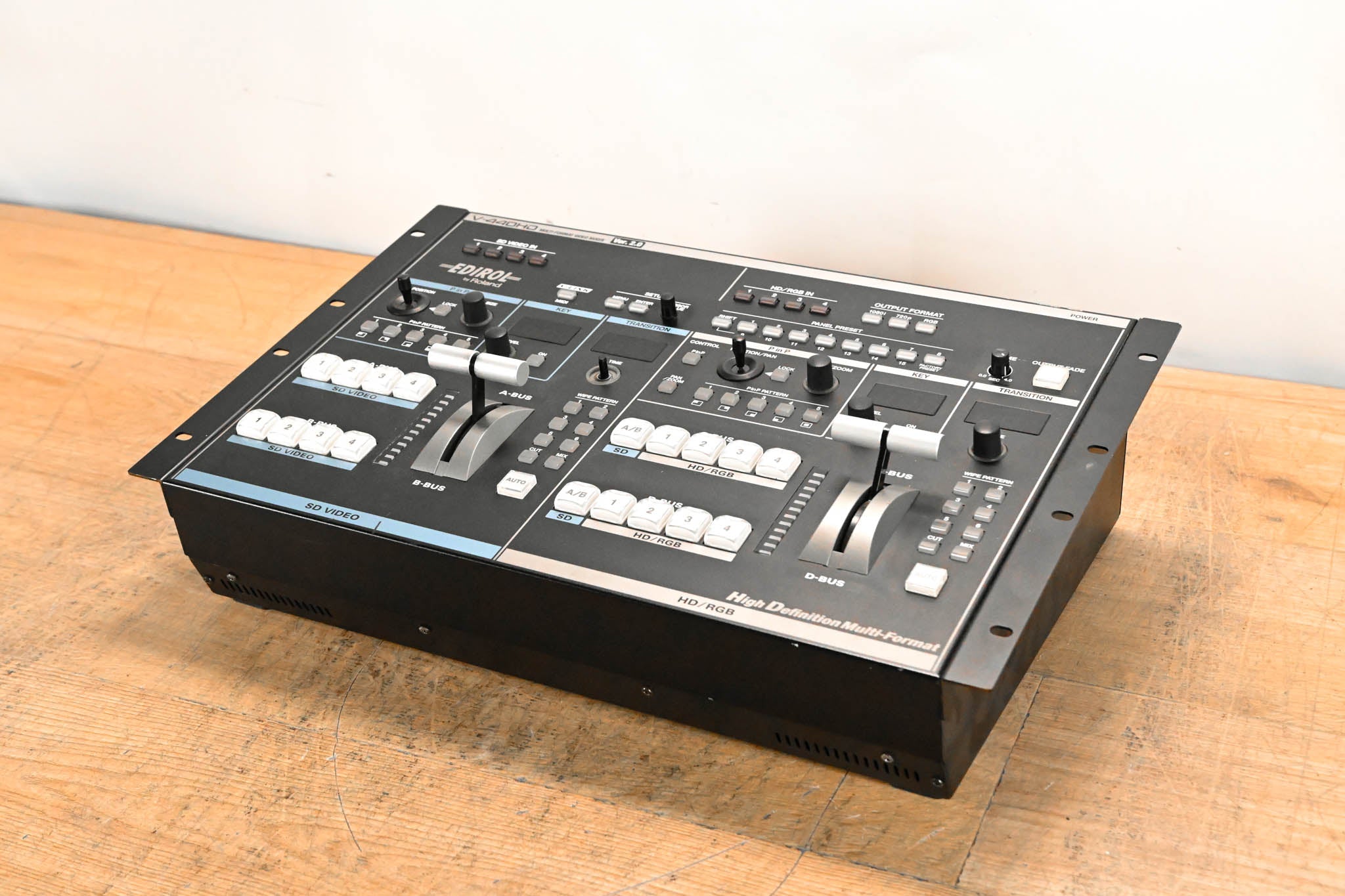 Roland V-440HD Multi-Format Video Mixer and Switcher (VERSION 2)