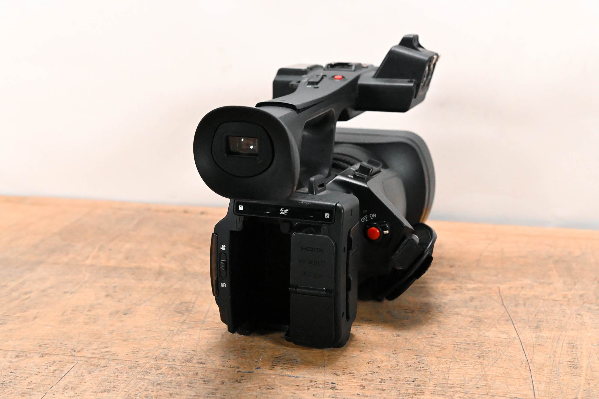 Panasonic AG-AC90PJ AVCCAM Handheld Camcorder