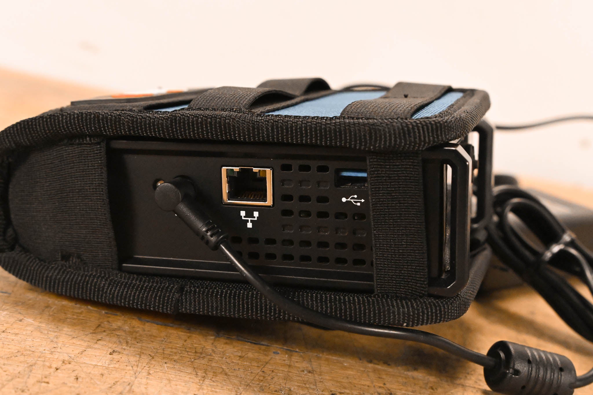 LiveU LU200 Camera-Mount Unit w/ SDI/HDMI Inputs