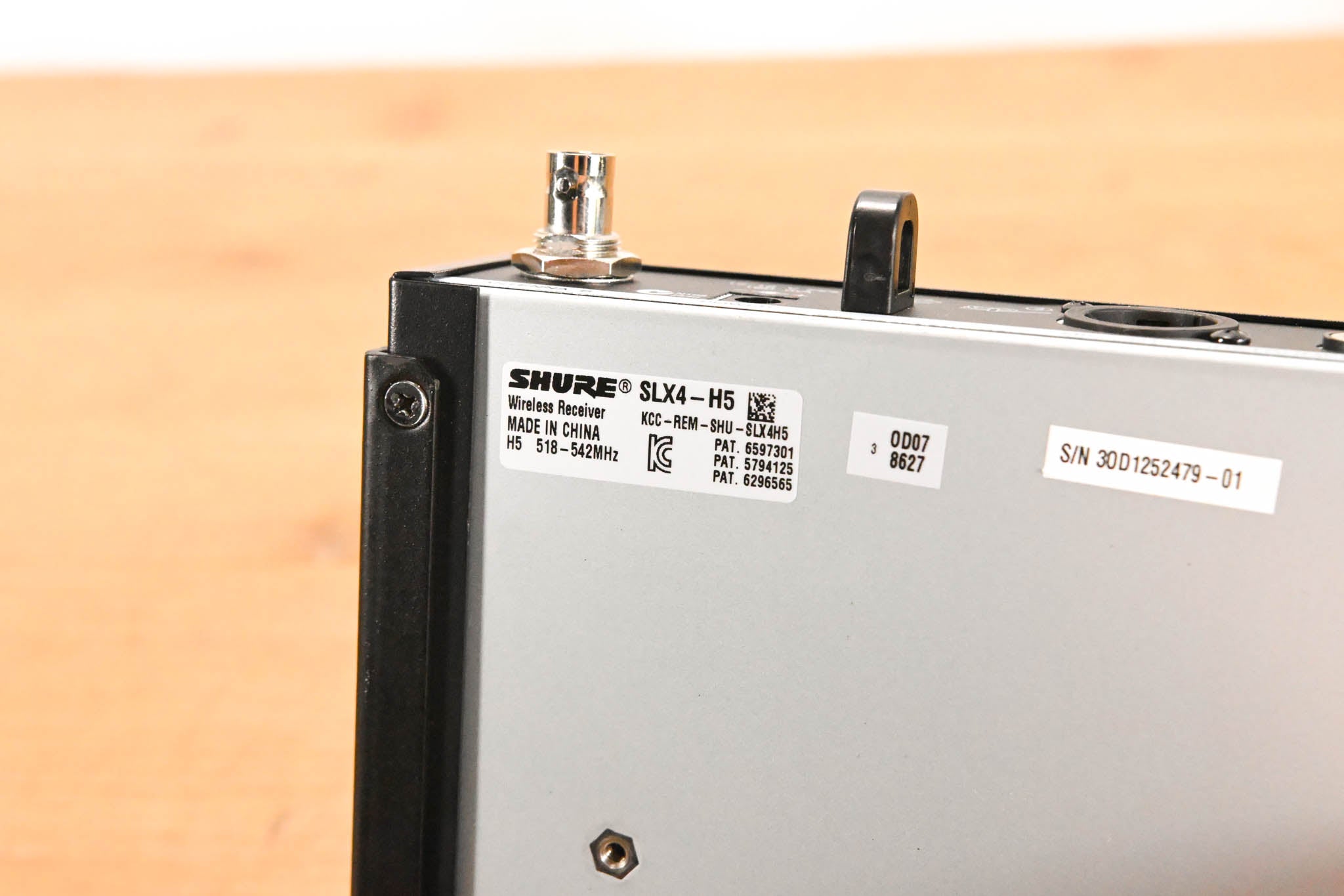 Shure SLX4 Wireless Receiver - H5 Band: 518-542 MHz (NO POWER SUPPLY)