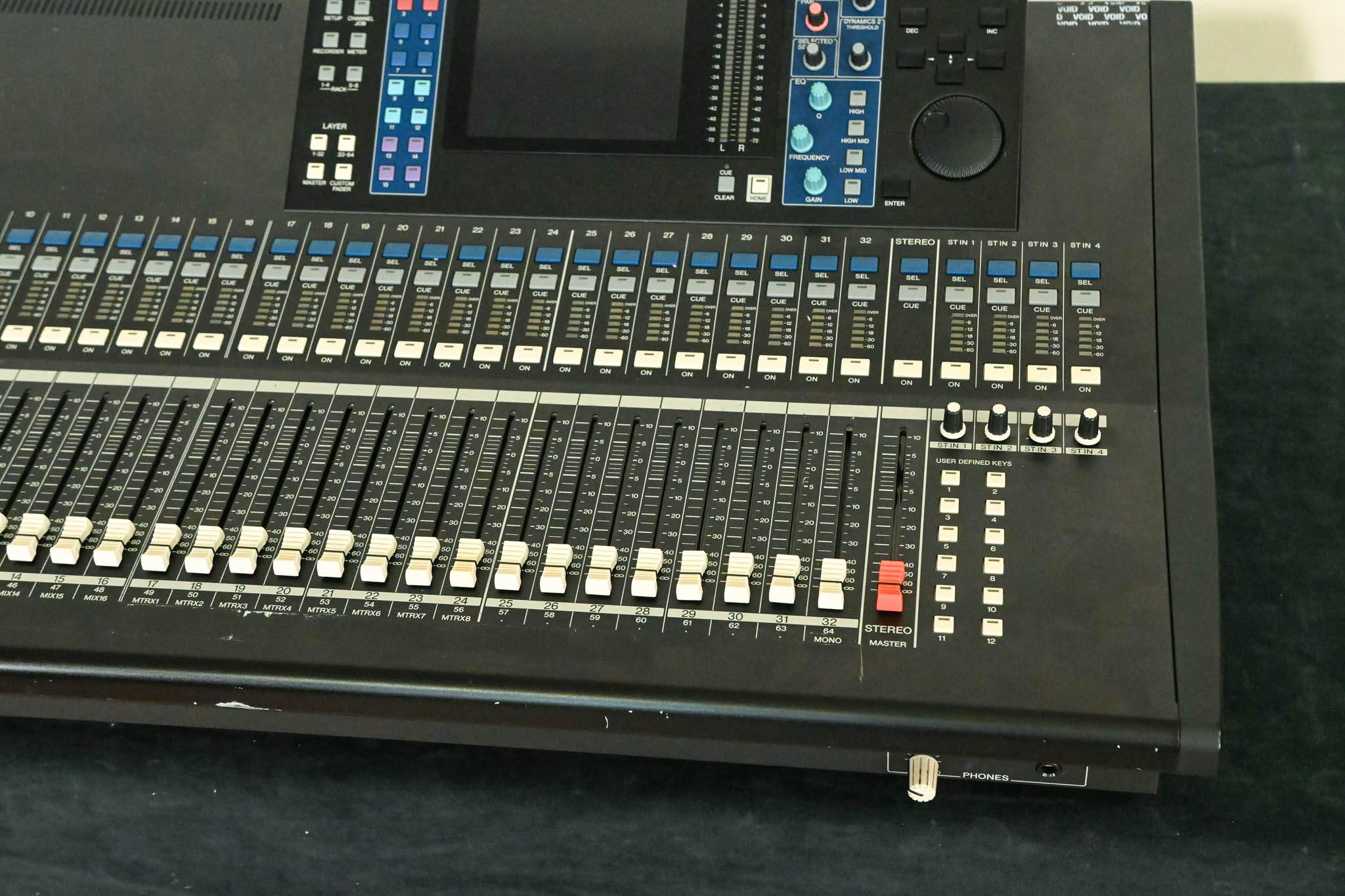 Yamaha LS9-32 32-Input Digital Mixing Console CG01SHA