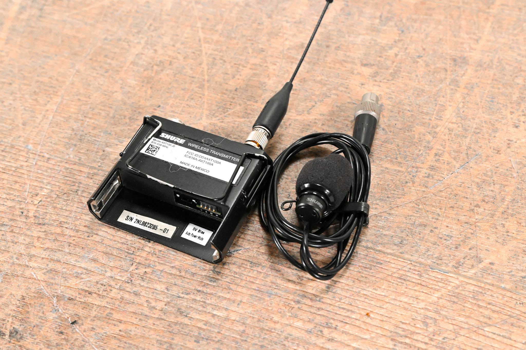 Shure AXT100 Bodypack Transmitter - J5 Band: 578-638 MHz CG01BMP