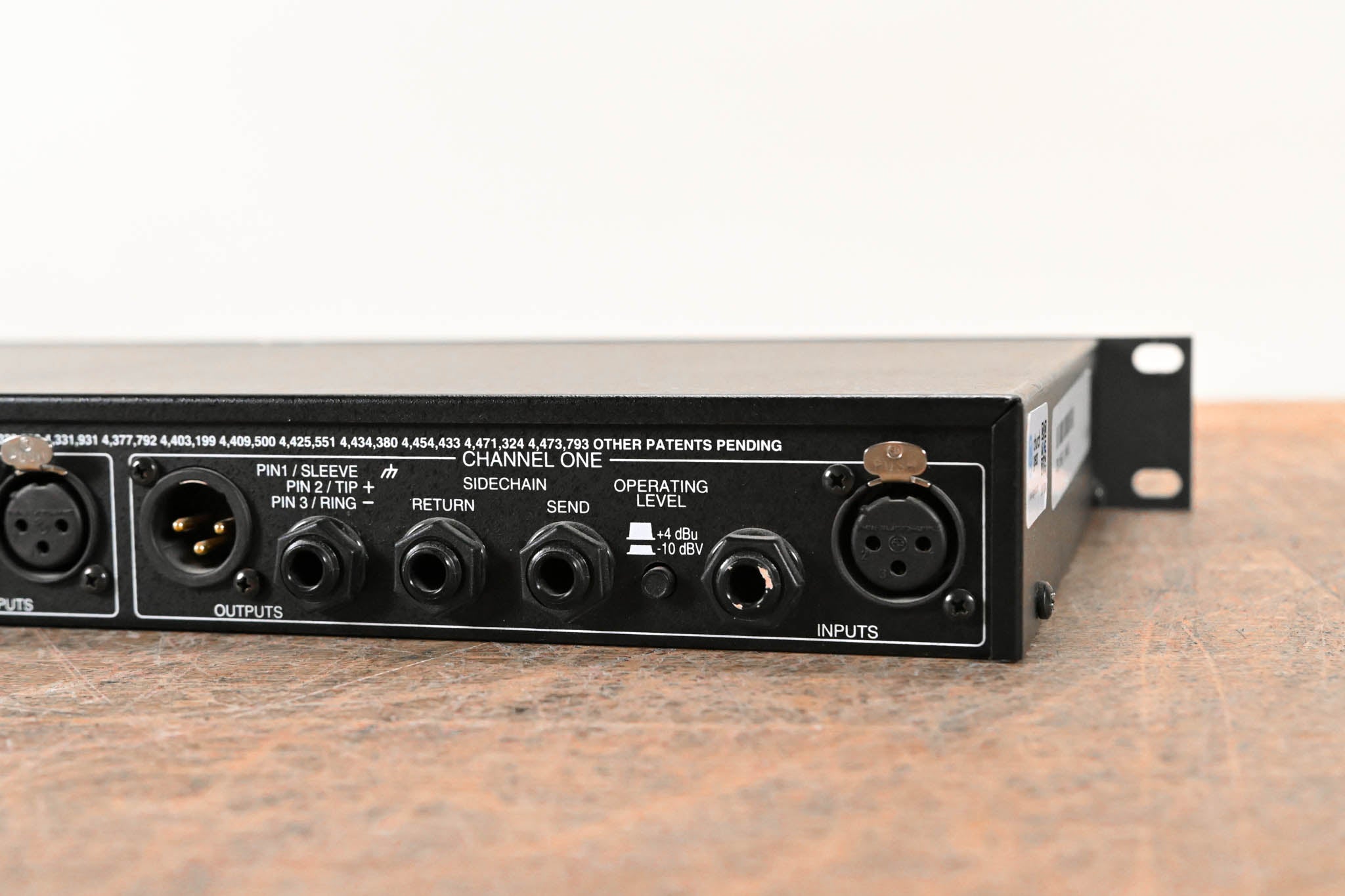 dbx 1066 2-Channel Compressor/Limiter/Gate