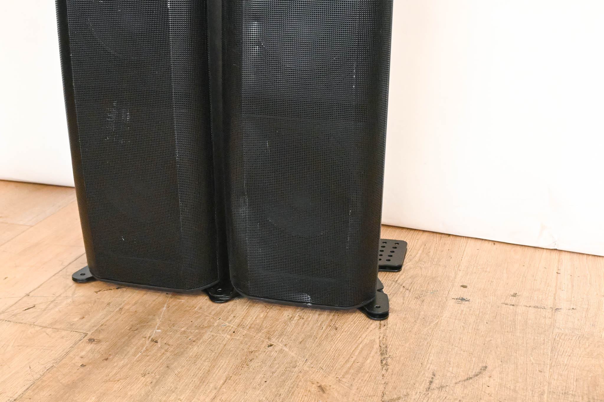 QSC WL2082-i Installation Line Array Loudspeaker (PAIR)