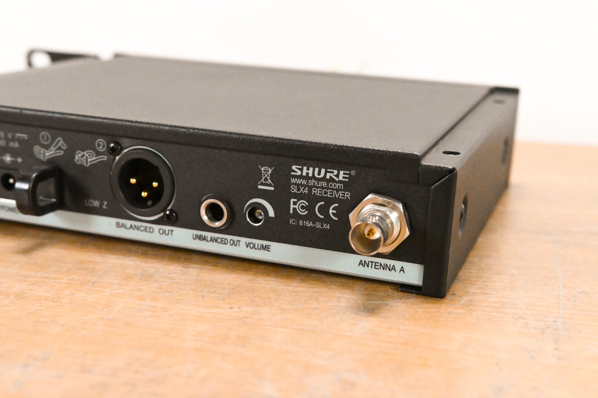 Shure SLX4 Wireless Receiver - L4 Band: 638-662 MHz (NO POWER SUPPLY)