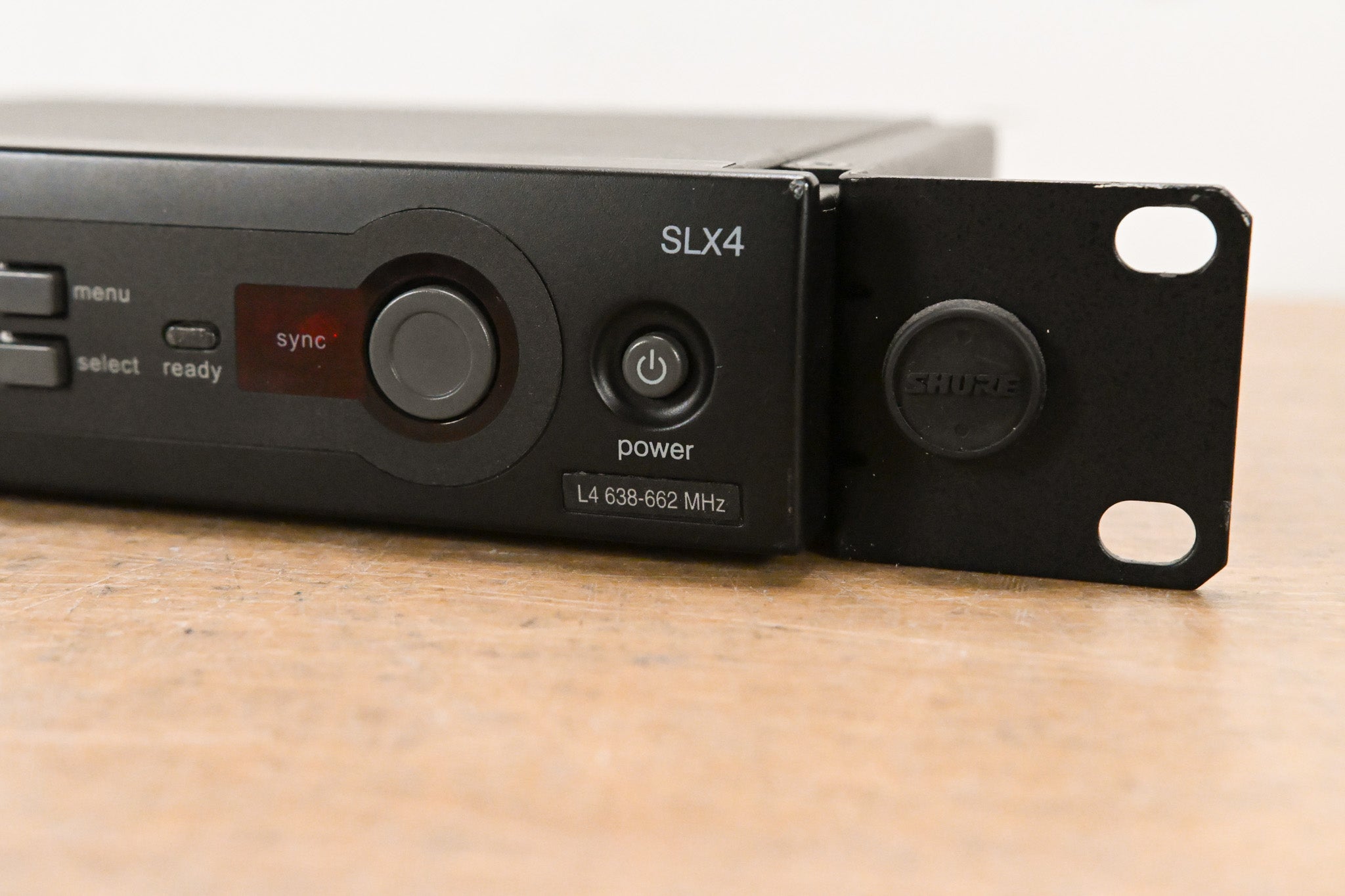 Shure SLX4 Wireless Receiver - L4 Band: 638-662 MHz (NO POWER SUPPLY)