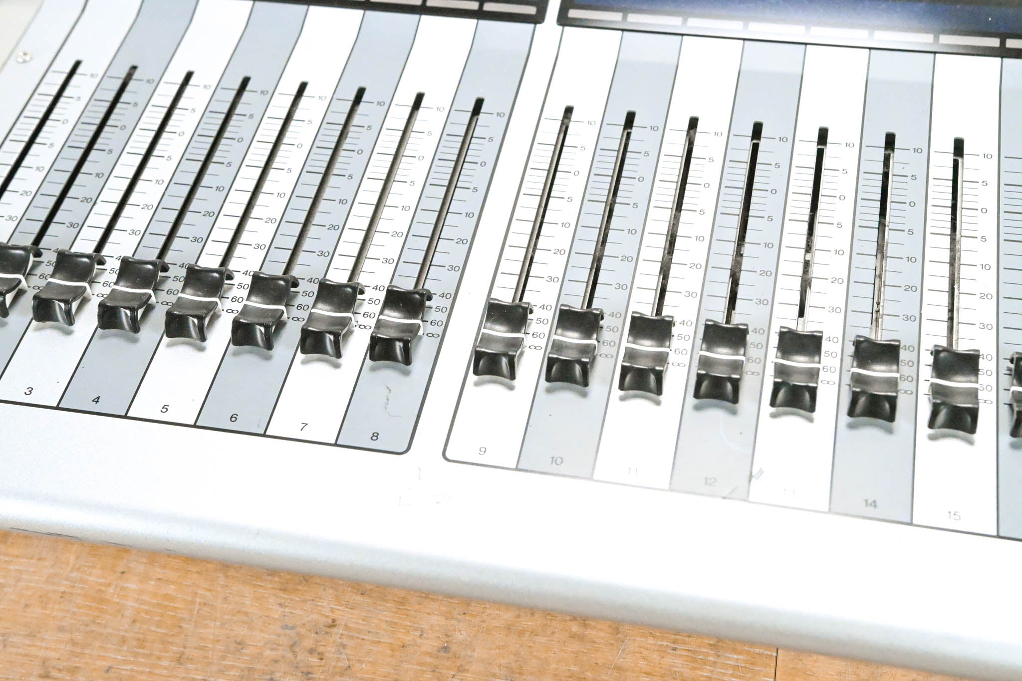 Yamaha TF1 16-Channel Digital Mixing Console