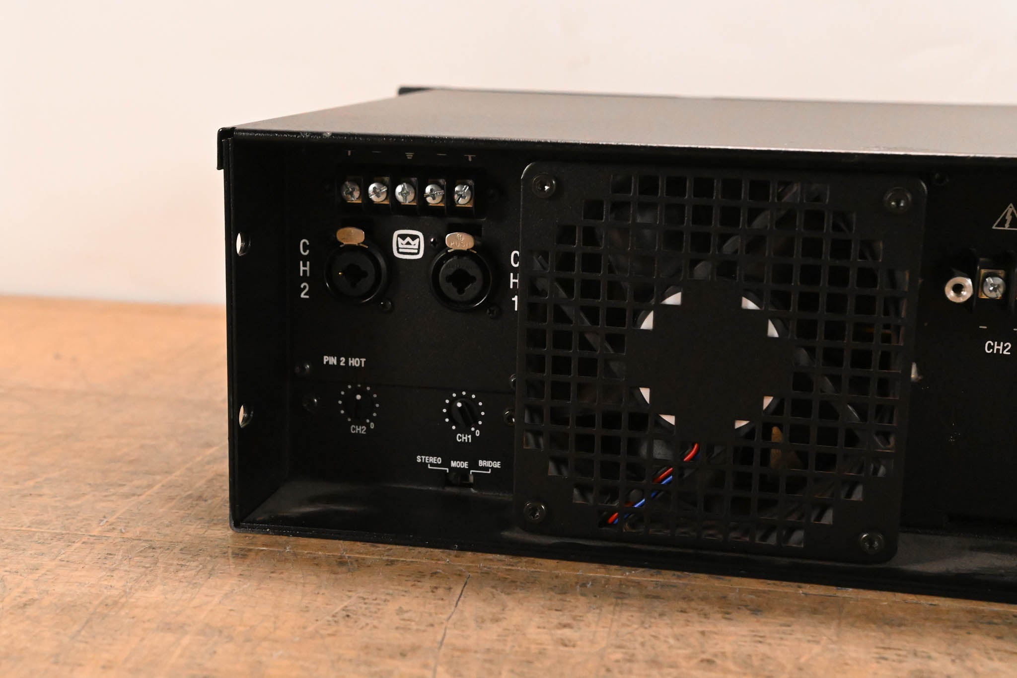 Crown CL2 Contractor Series 2-Channel Power Amplifier