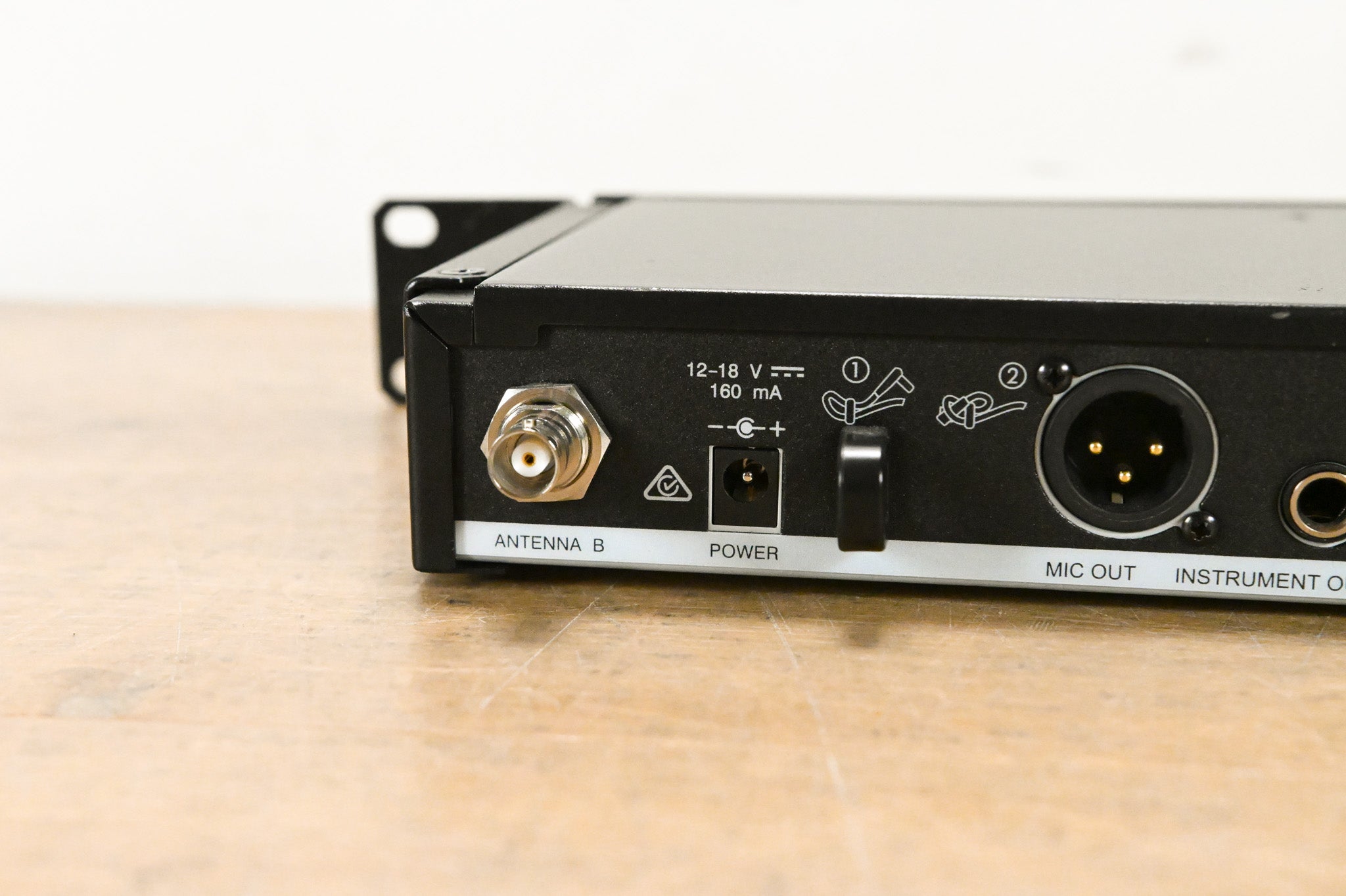 Shure SLX4 Wireless Receiver - H5 Band: 518-542 MHz (NO POWER SUPPLY)