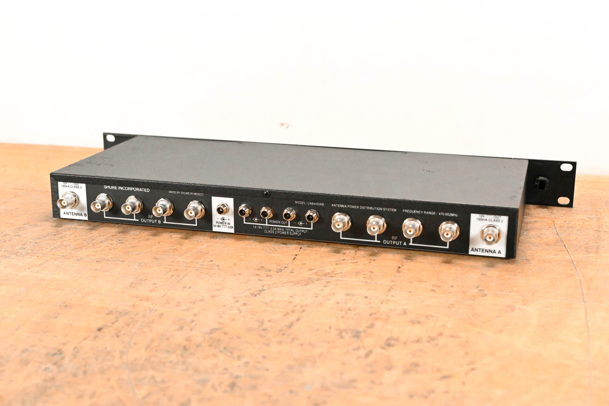 Shure UA844SWB Antenna Distribution System - 470-952 MHz NO POWER SUPPLY