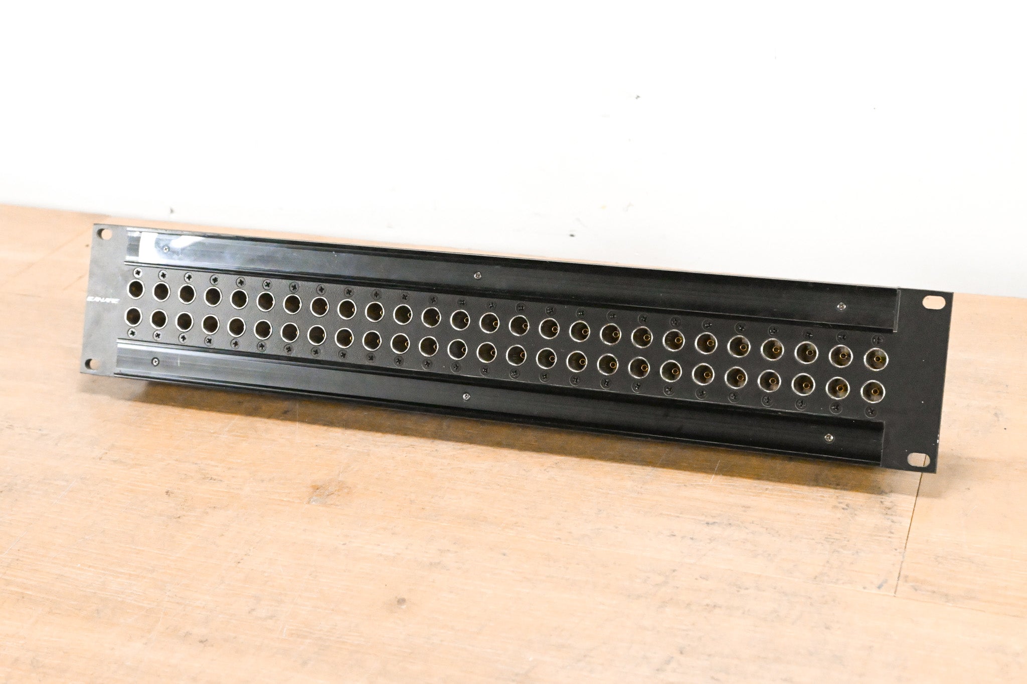 Canare 26DV-2U Digital Video Patchbay w/ DVJA-W 75Ω Modules