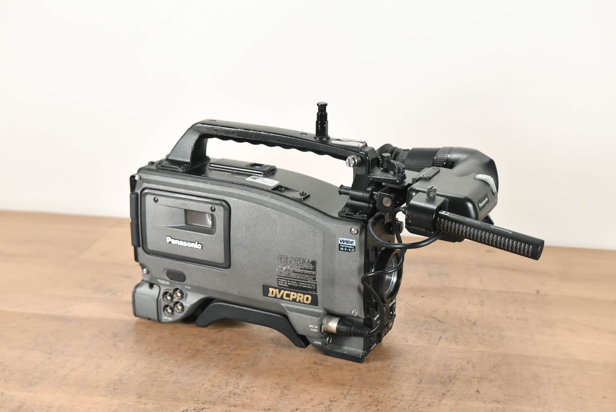 Panasonic AJ-D610WAP 2/3 Inch 3-CCD DVCPRO Camcorder