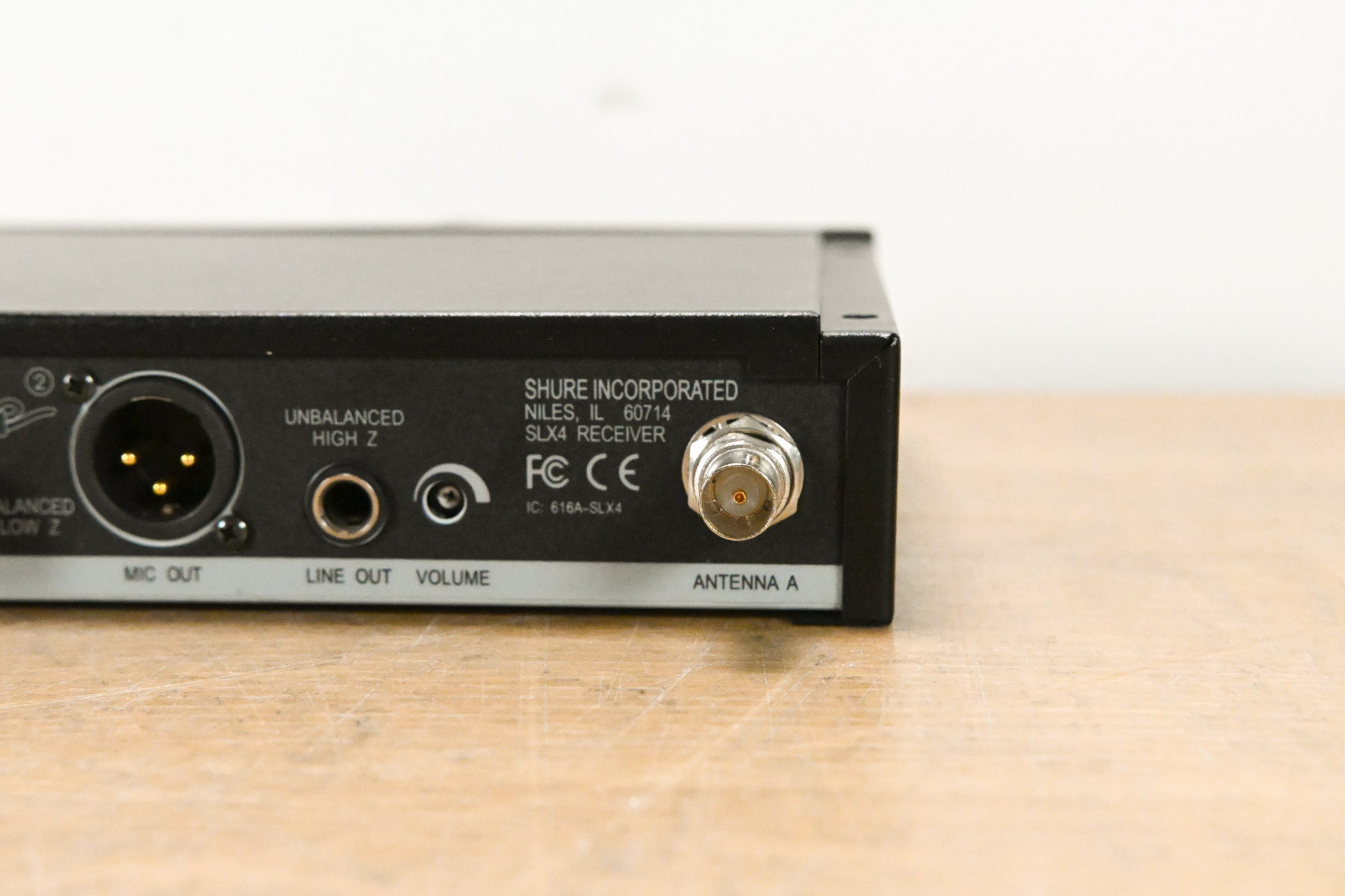 Shure SLX4 Wireless Receiver - J3 Band: 572-596 MHz (NO POWER SUPPLY)