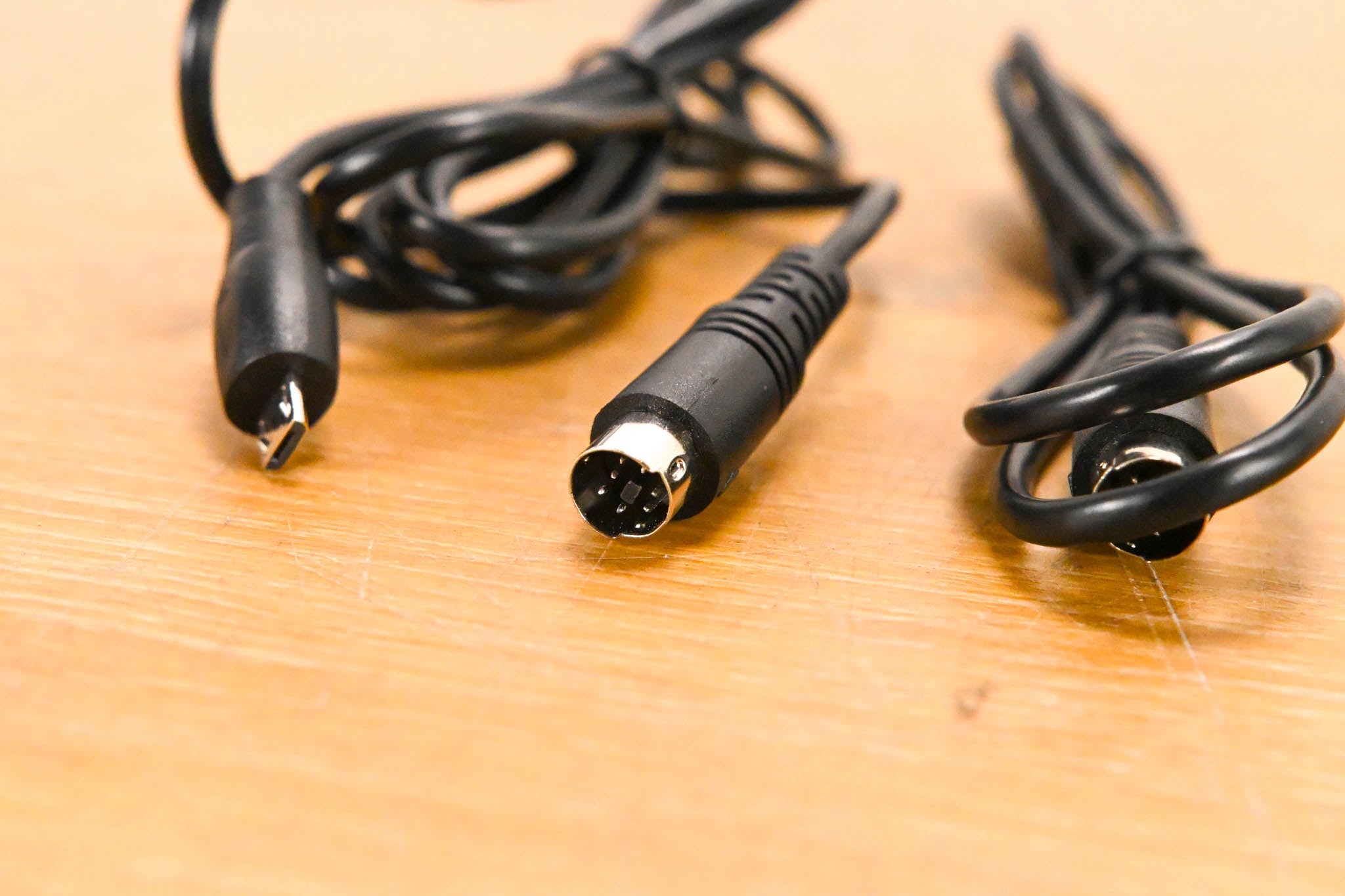 IK Multimedia iRig PowerBridge Power Source - Lightning Adapter