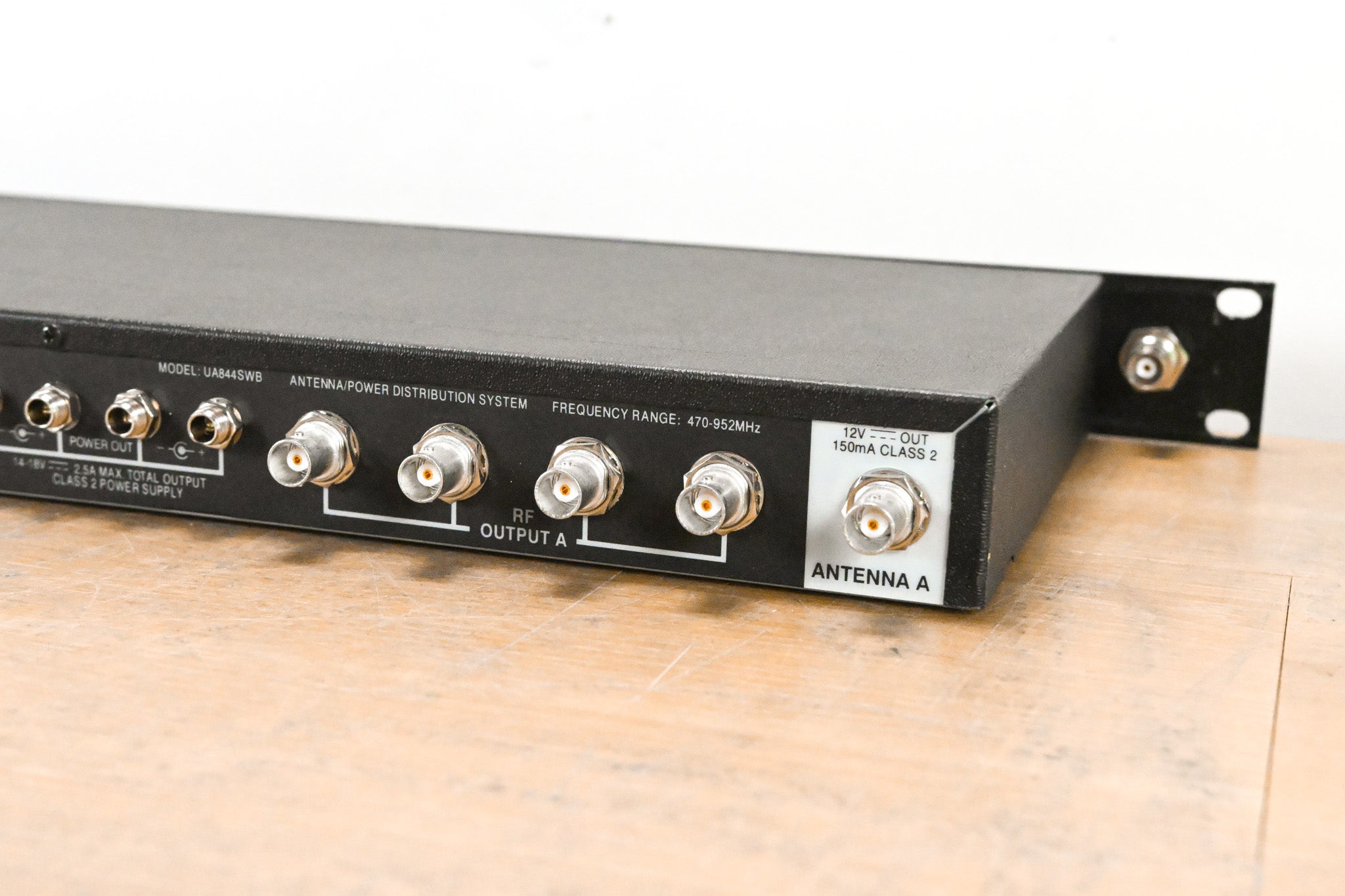 Shure UA844SWB Antenna Distribution System - 470-952 MHz (NO PSU)