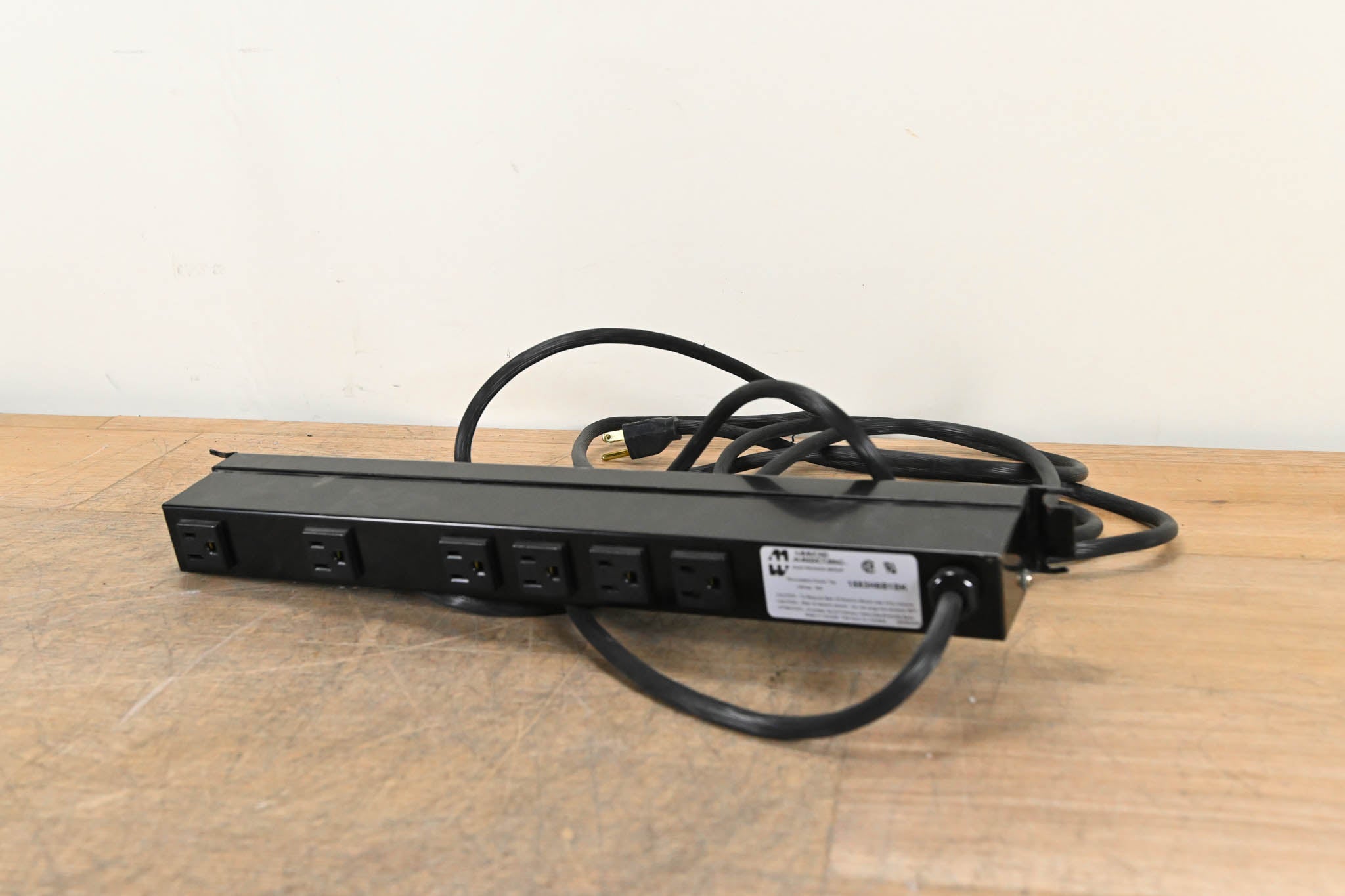 Hammond 1583H6B1BK Rack Mount 6-Outlet 15A Power Distribution Unit