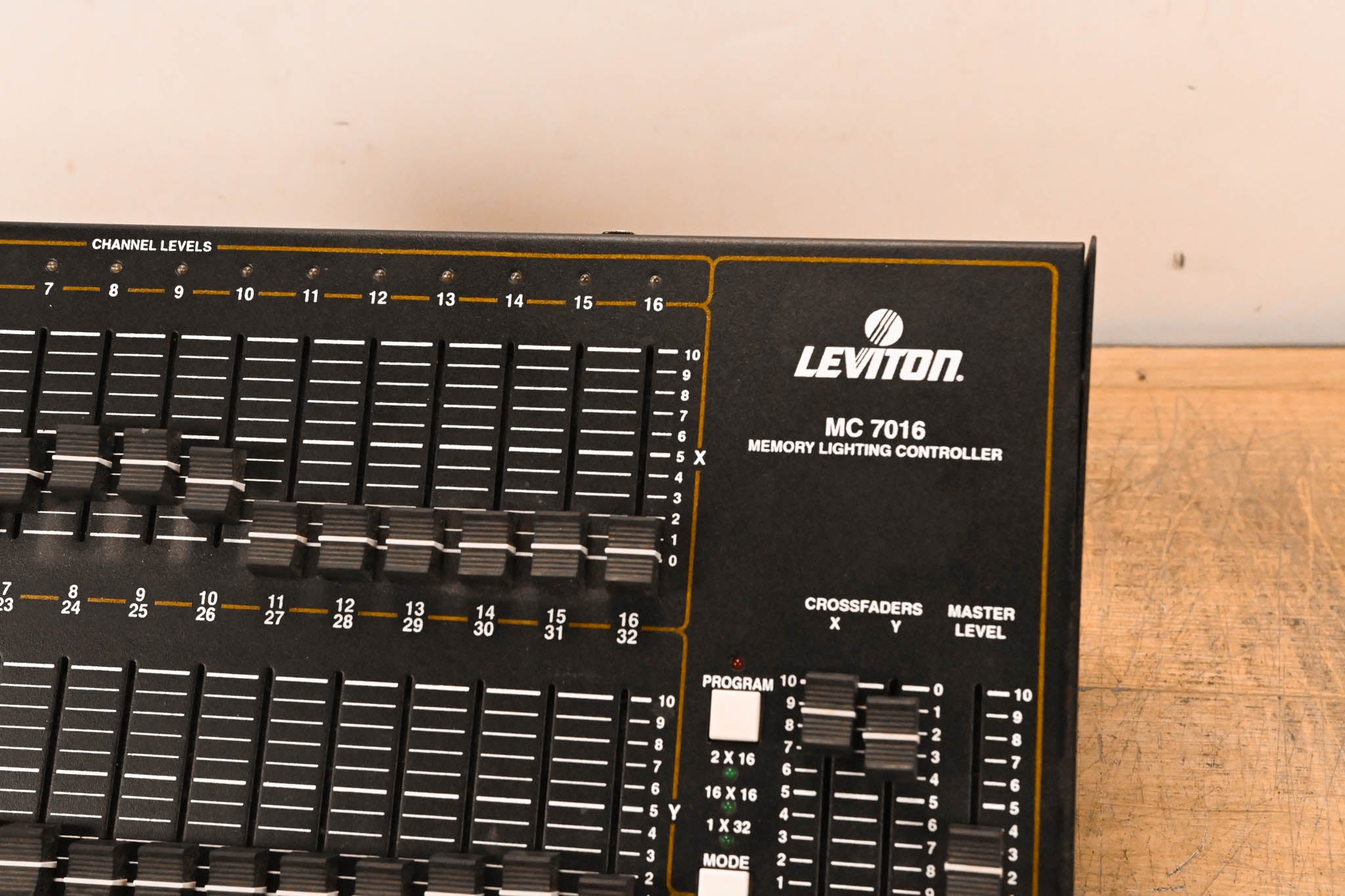 Leviton MC 7016 16/32-Channel Memory Lighting Controller (NO PSU)