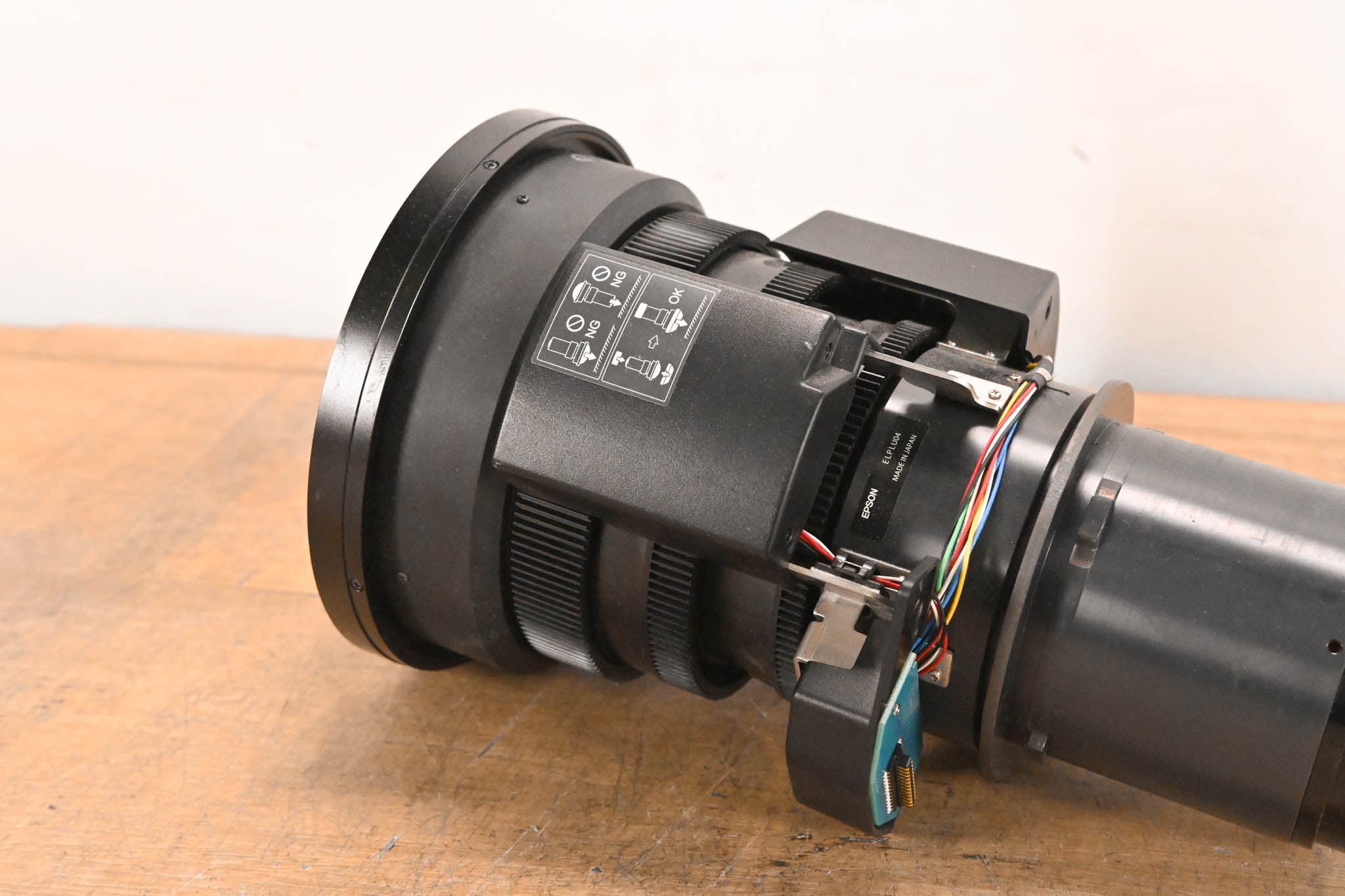 Epson ELPLU04 Short-Throw Zoom Lens #2