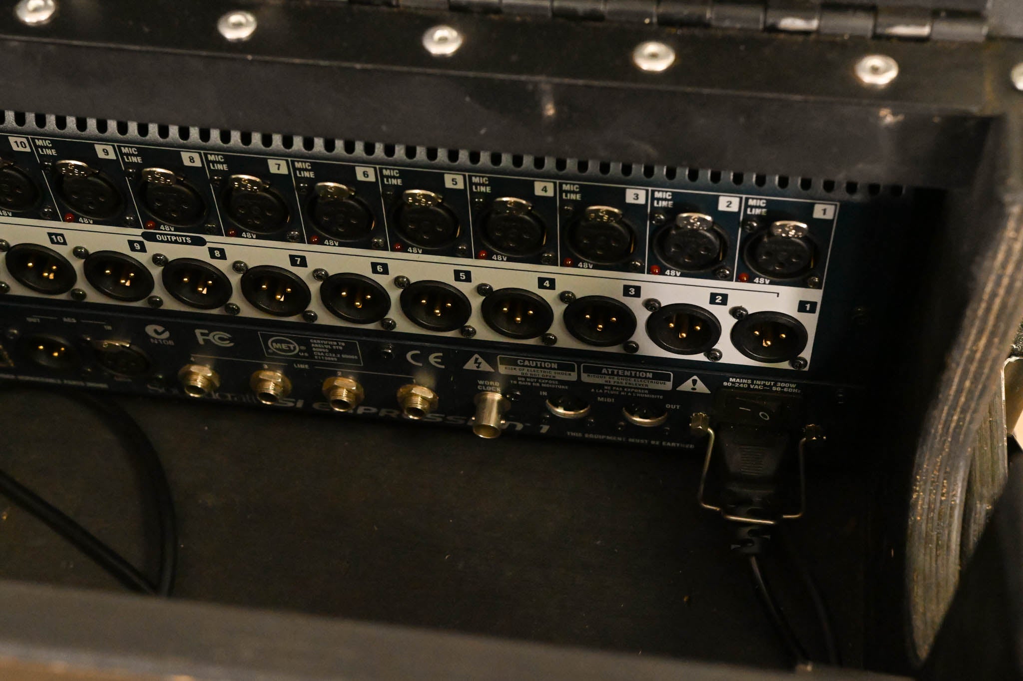 Soundcraft Si Expression 1 Digital Audio Mixing Console with Road Case