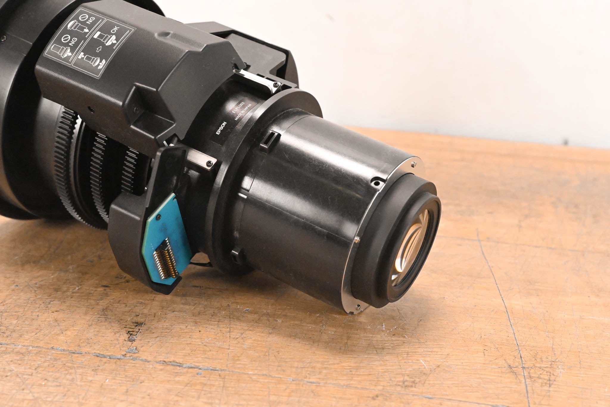 Epson ELPLU03 Wide Short Throw Zoom Lens #1