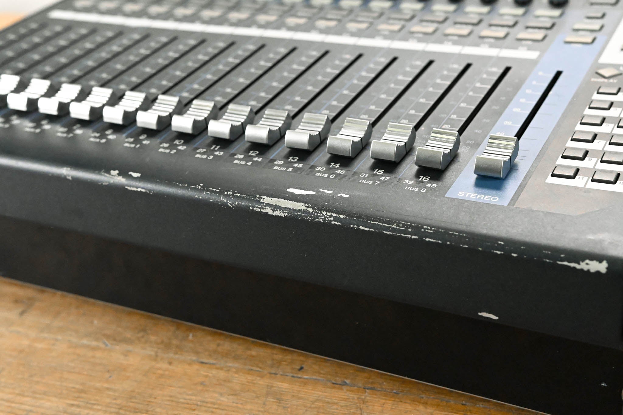 Yamaha DM1000 48-Channel Digital Audio Mixing Console