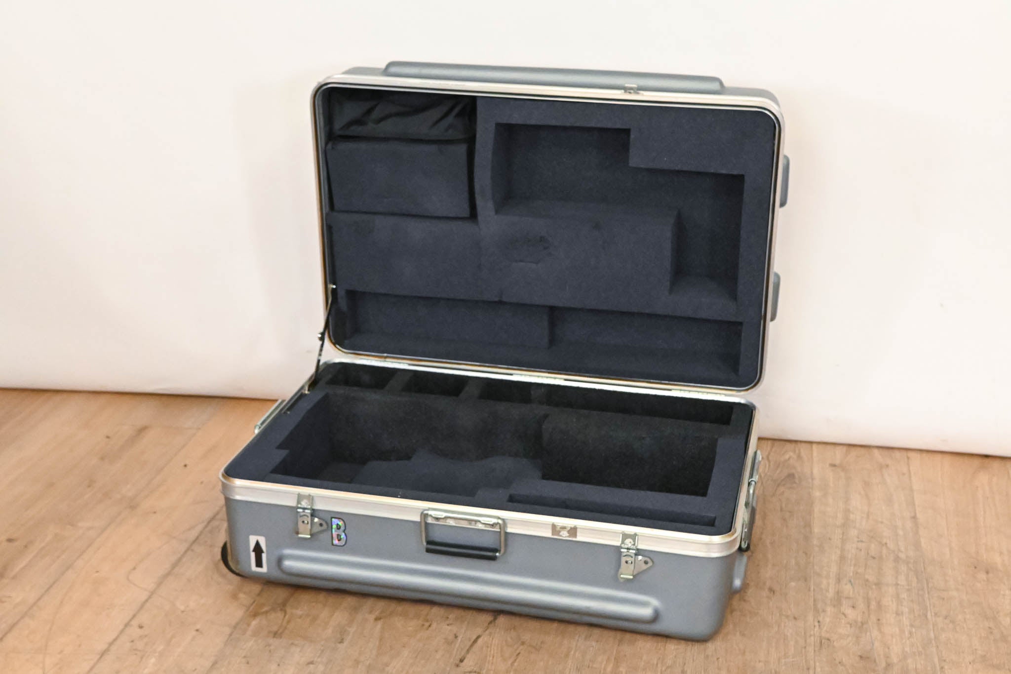 Ikegami Thermodyne Camera Case - Interior Dimensions 31" x 20" x 12"