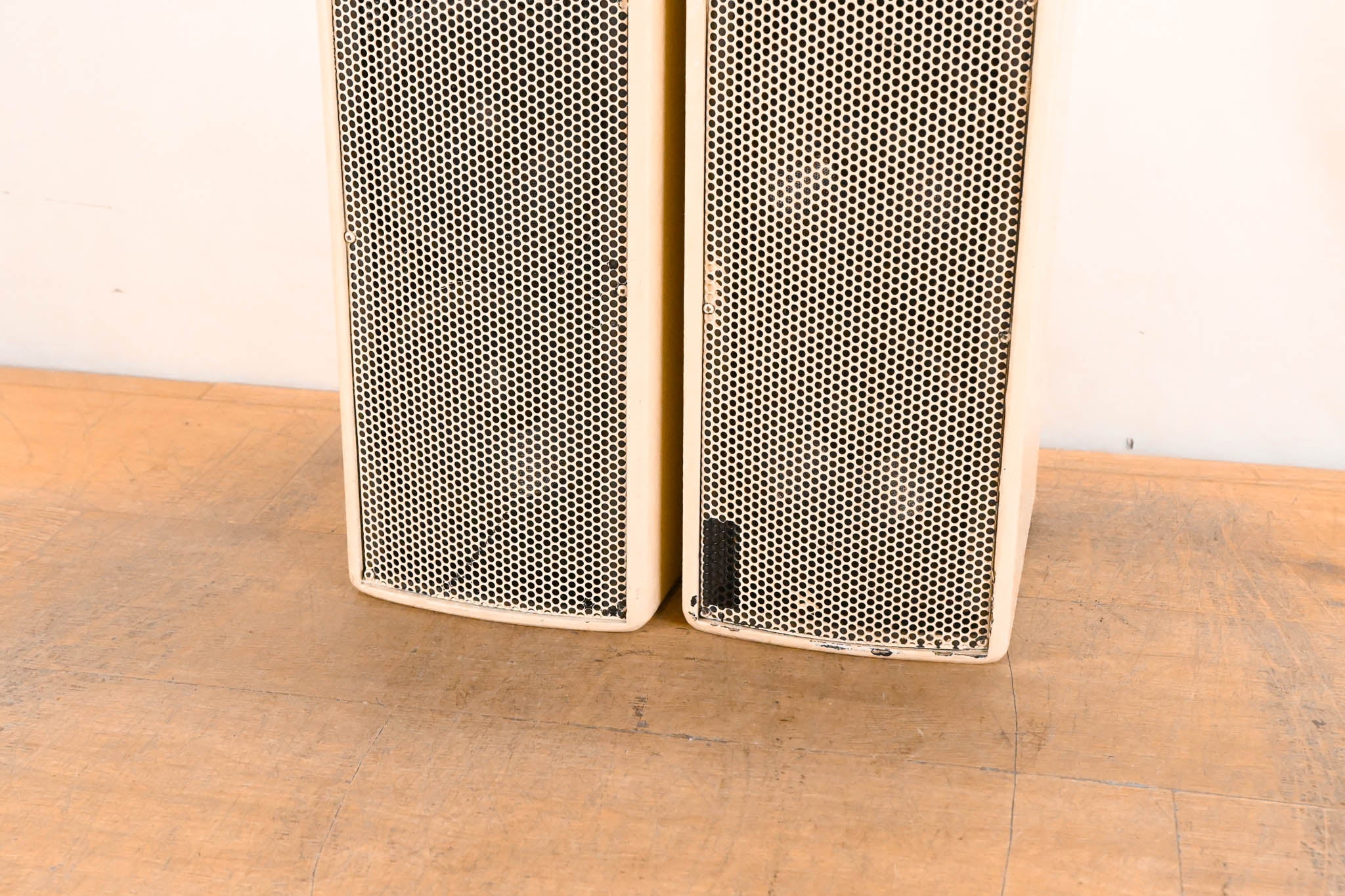 EAW UB52 Two-Way Full-Range Loudspeaker - White (PAIR)