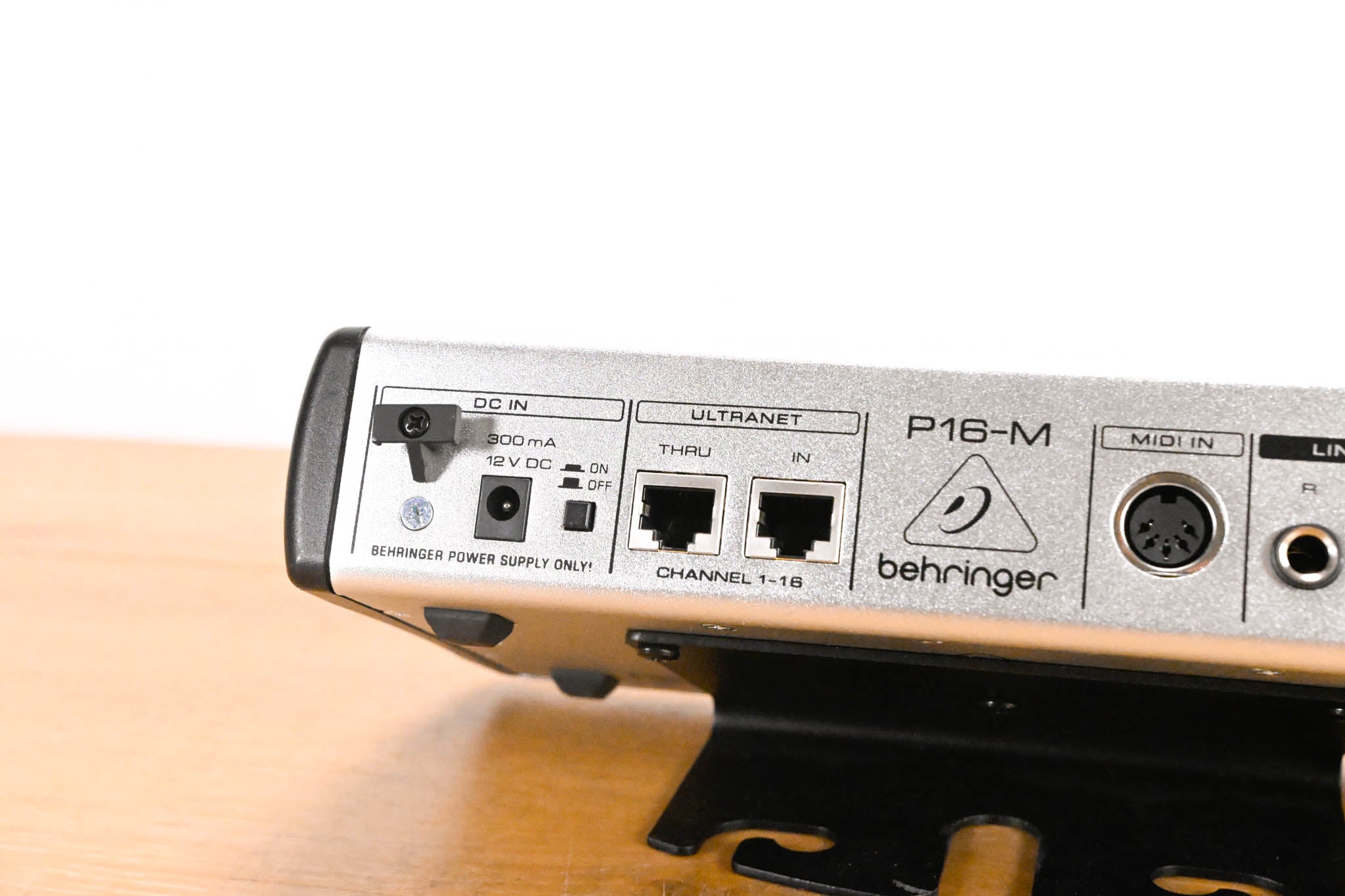 Behringer Powerplay P16-M 16-Channel Digital Personal Mixer