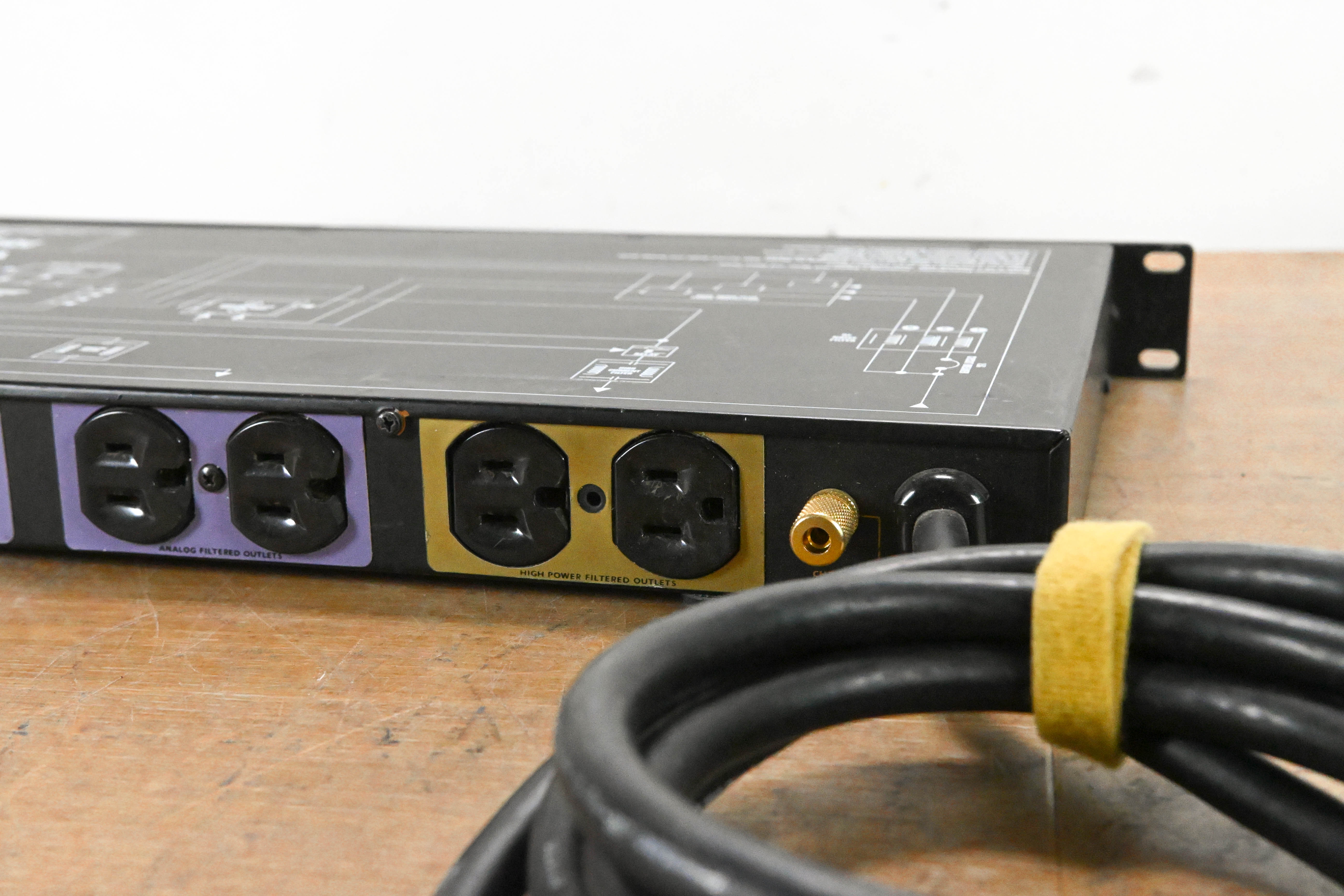 Monster Power PRO 2500 PowerCenter 10-Outlet Power Conditioner