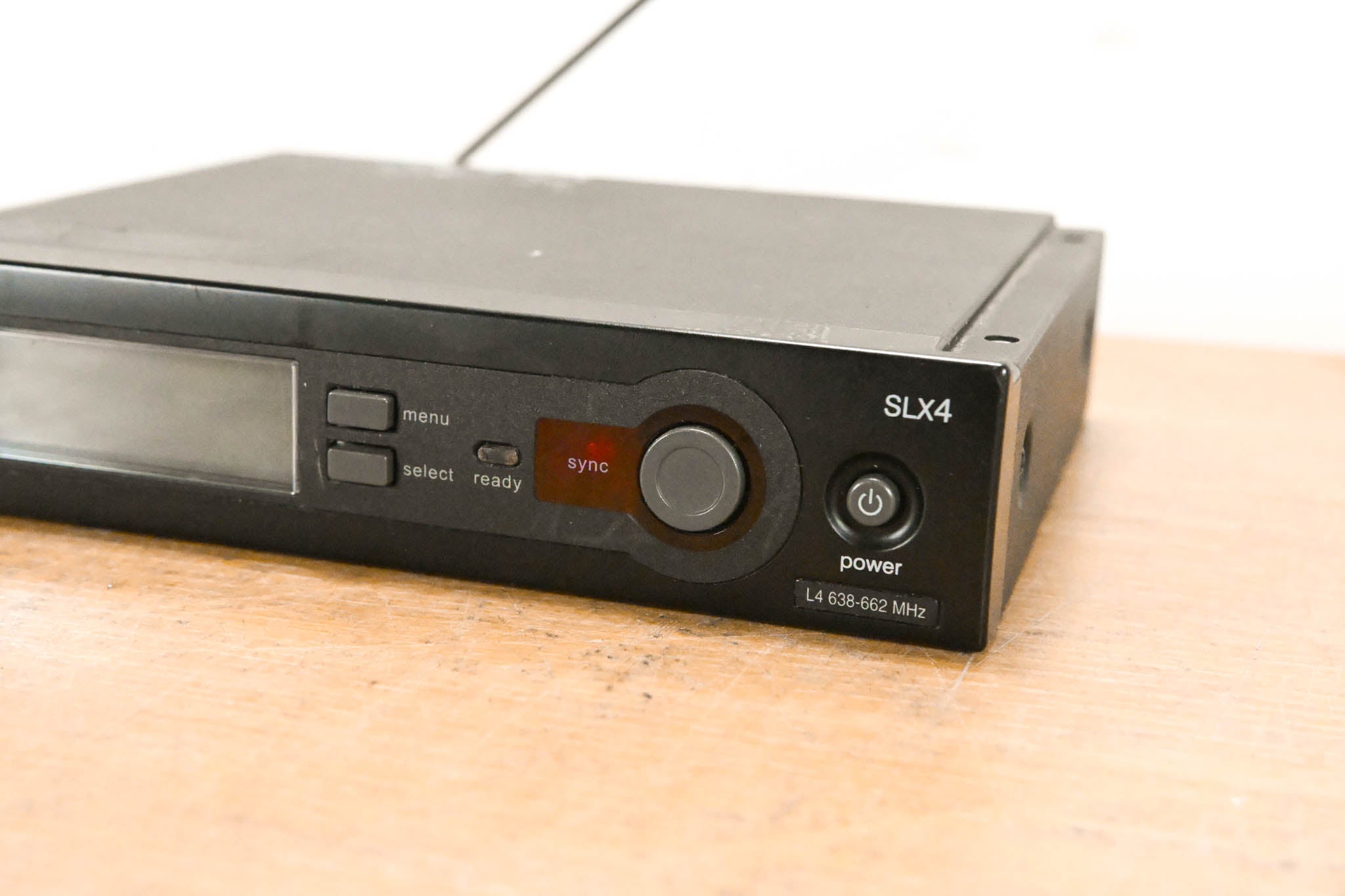 Shure SLX4 Wireless Receiver - L4 Band: 638-662 MHz (NO POWER SUPPLY)
