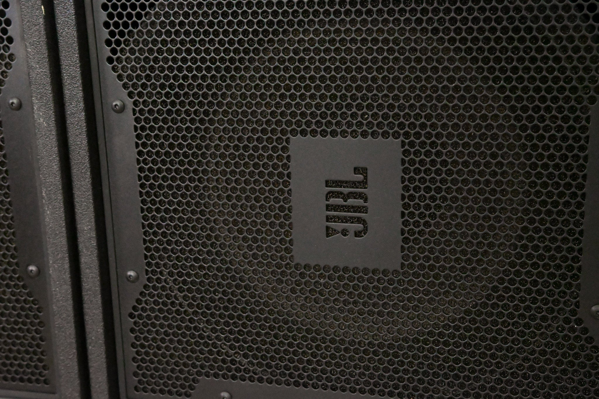 JBL VT4888DP Powered 3-Way Line Array Speaker (PAIR)