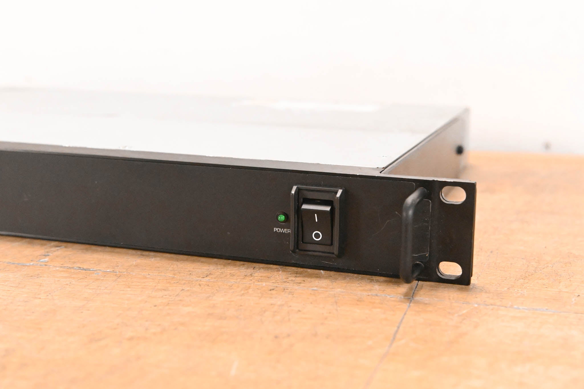 Shure PA421SWB 4-Port Antenna Combiner - 470-952 MHz