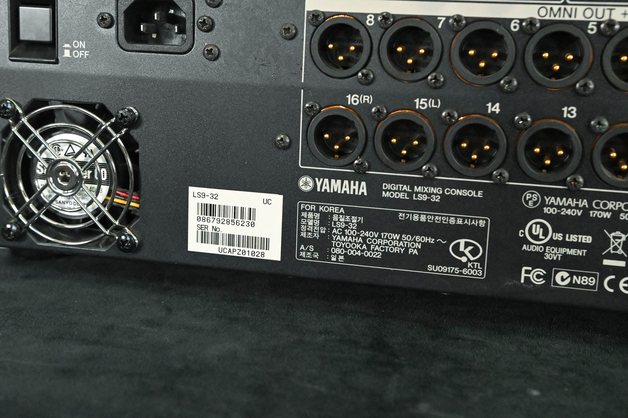 Yamaha LS9-32 32-Input Digital Mixing Console CG01B42