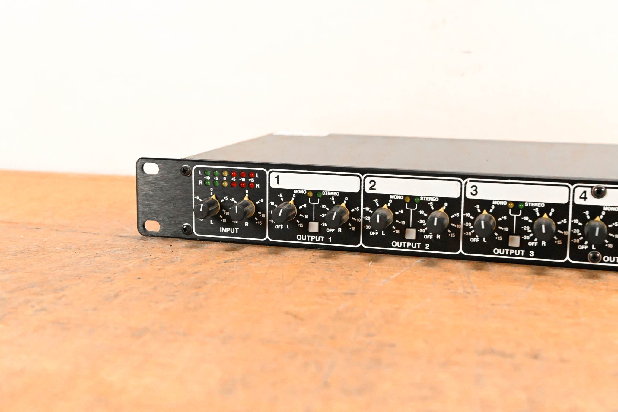 Drawmer DA-6 Stereo In, 6x Stereo Out Balanced Distribution Amplifier