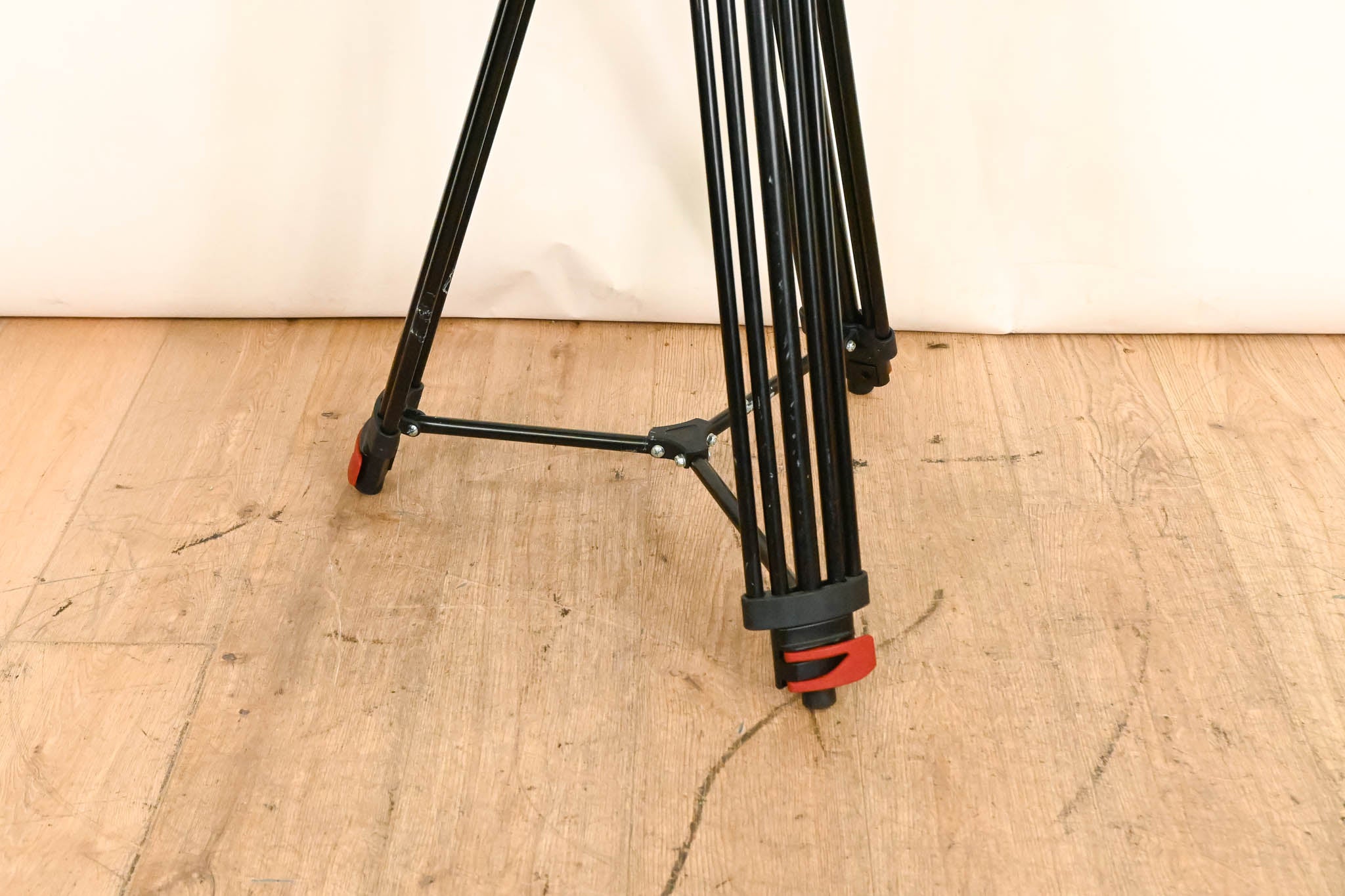 Neewer TP37 74" Video Tripod with Fluid Head