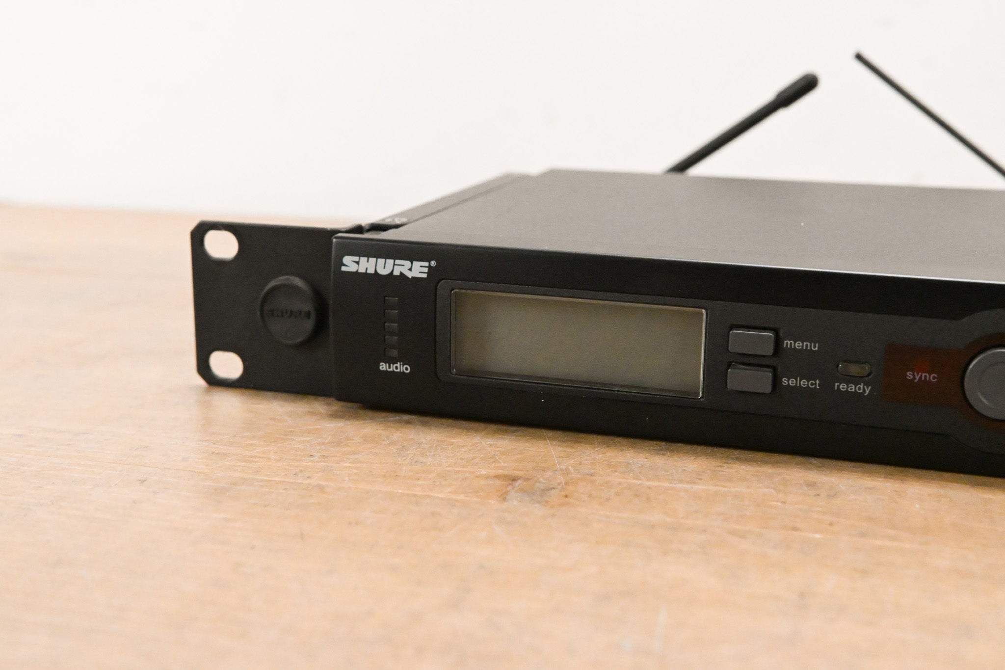 Shure SLX4 Wireless Receiver - L4 Band: 638-662 MHz (NO POWER SUPPLY)